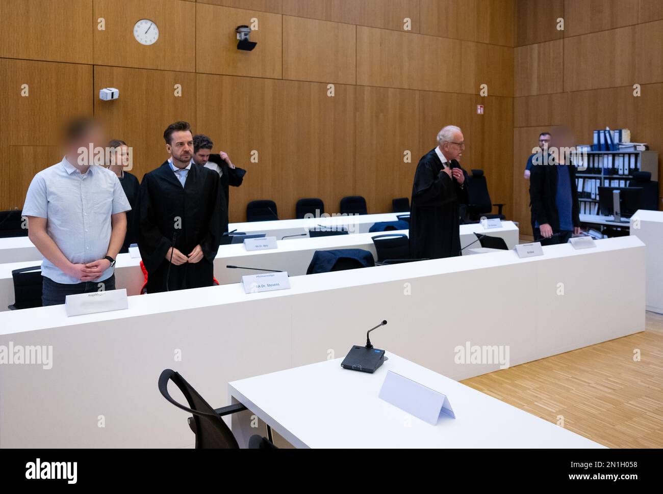 06 February 2023, Bavaria, Mÿnchen: The two men charged with murder (l ...