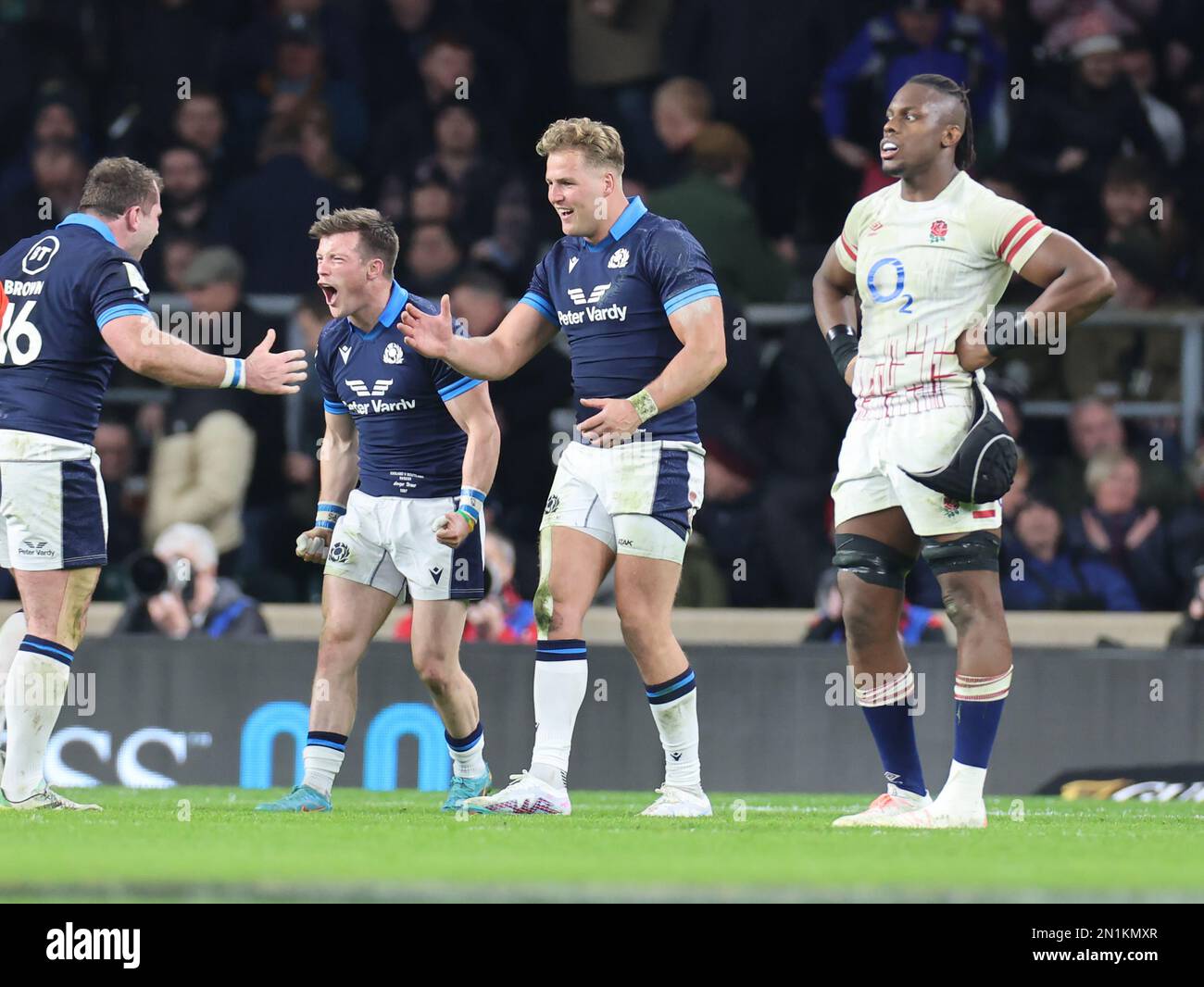 L-R George Horne of Scotland (MIDDLE) AND DEJECTED E4 during the Guinness Six Nations Calcutta Cup match between England and Scotland at Twickenham Stock Photo