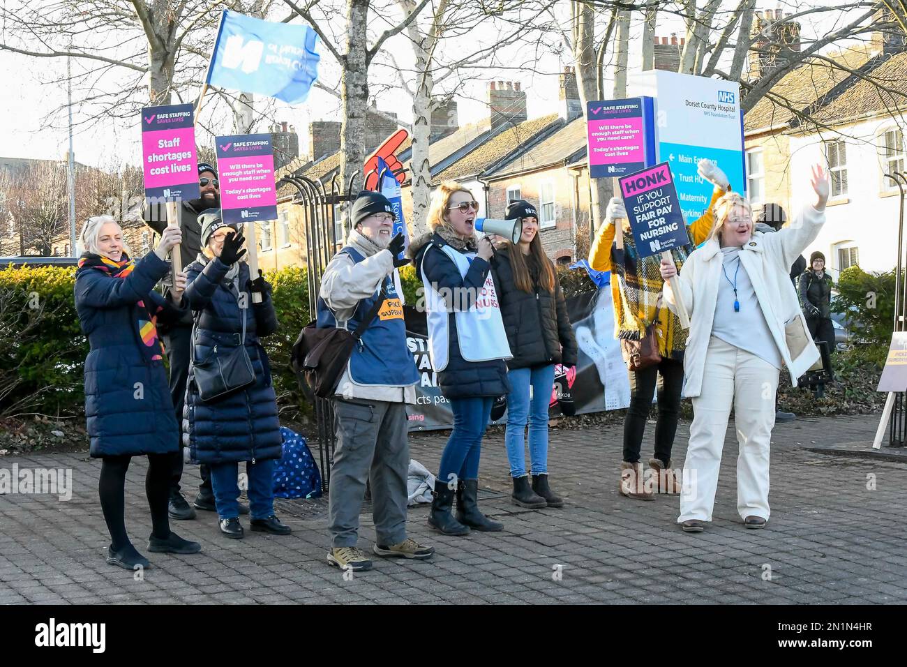 Dorchester, Dorset, UK.  6th February 2023.  Striking NHS Nurses from the Royal College of Nursing on the picket line outside Dorset County Hospital at Dorchester in Dorset as they demand a better pay and conditions deal during the cost of living crisis.  Picture Credit: Graham Hunt/Alamy Live News Stock Photo