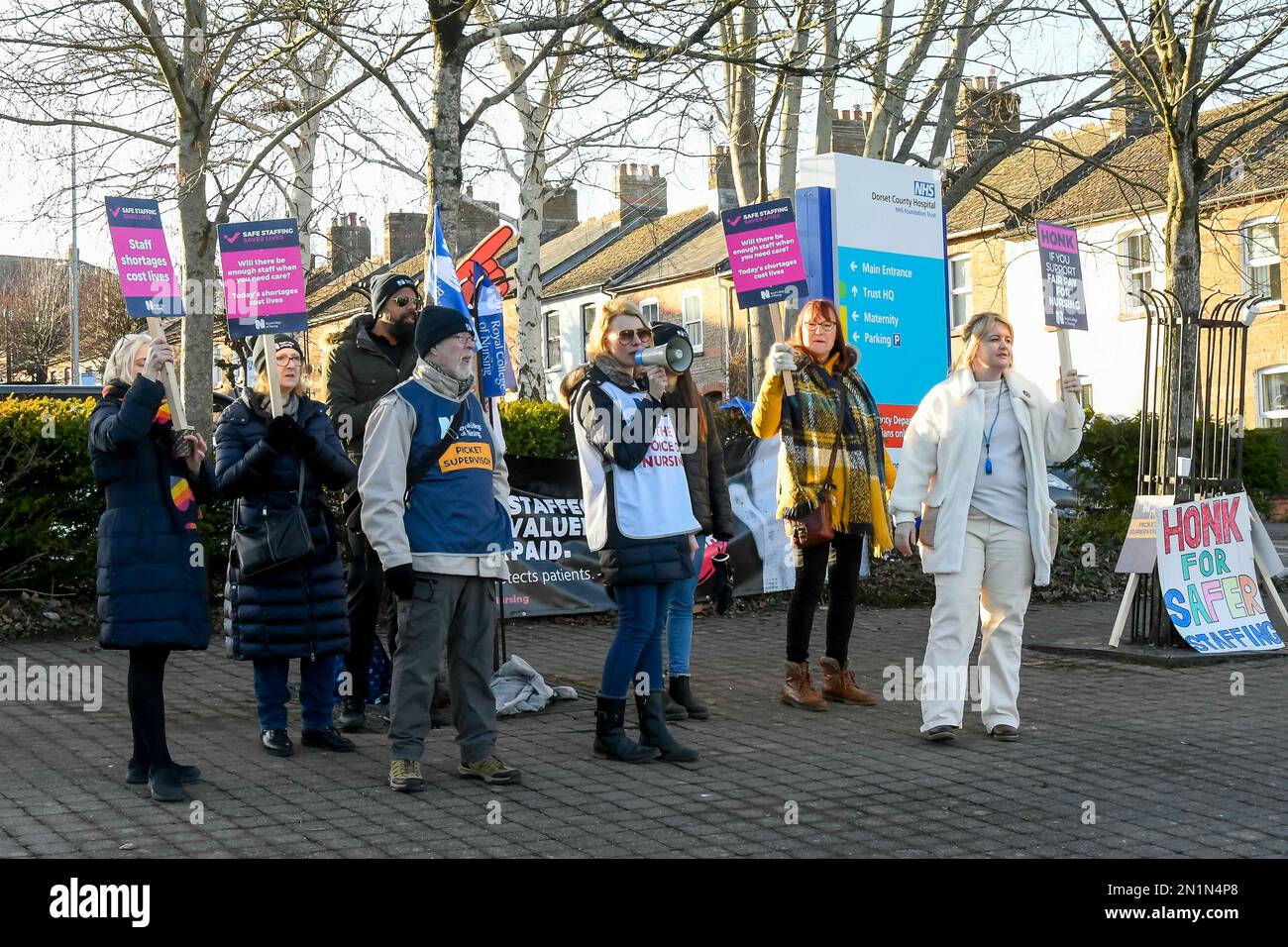 Dorchester, Dorset, UK.  6th February 2023.  Striking NHS Nurses from the Royal College of Nursing on the picket line outside Dorset County Hospital at Dorchester in Dorset as they demand a better pay and conditions deal during the cost of living crisis.  Picture Credit: Graham Hunt/Alamy Live News Stock Photo
