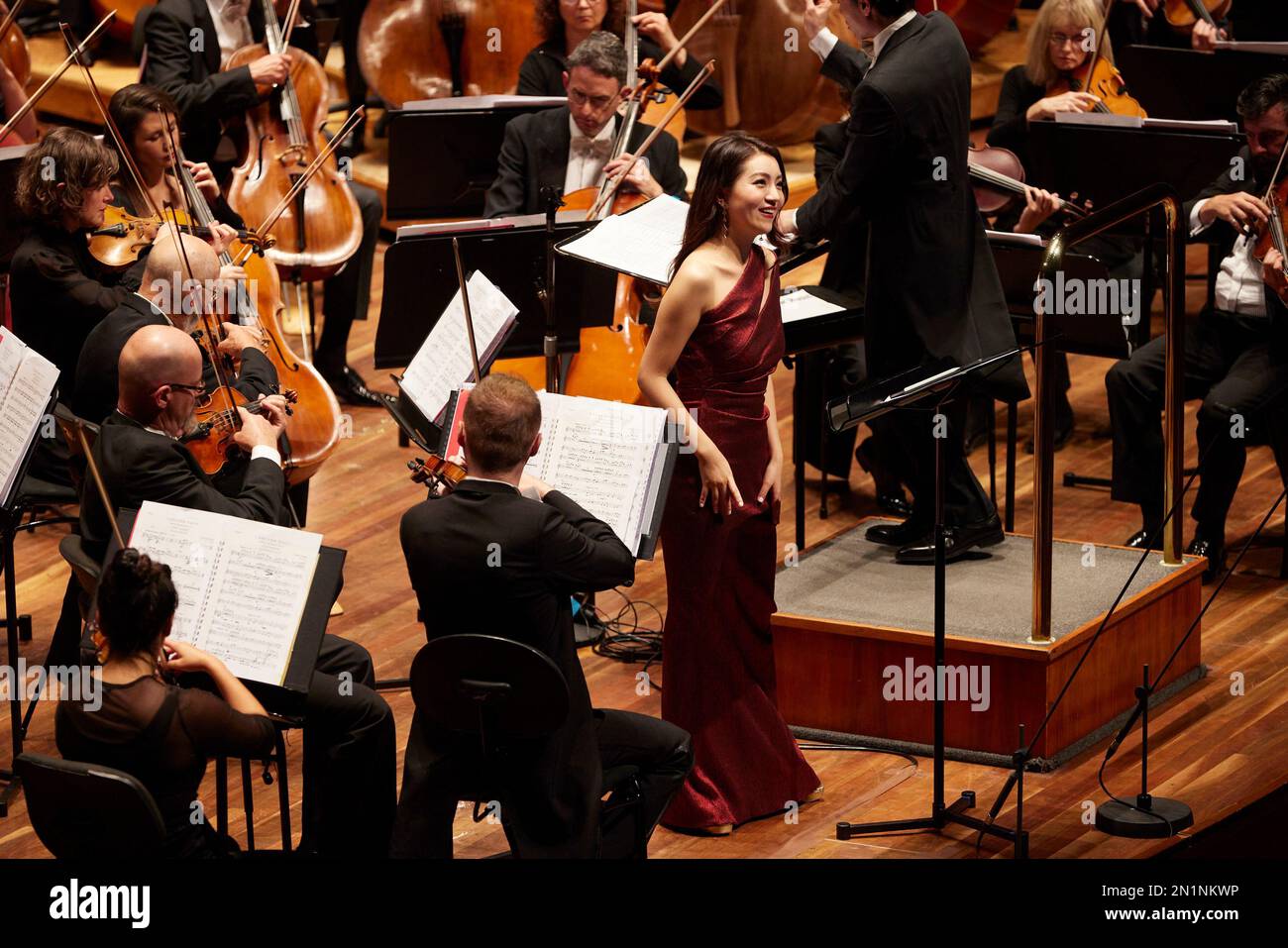 (230206) MELBOURNE, Feb. 6, 2023 (Xinhua) Soprano Zhang Meigui (C