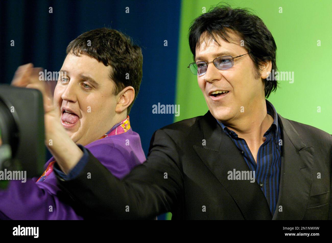 Shakin' Stevens photographed with Peter Kay during the iconic 2005 Comic Relief 'Amarillo' video shoot. Stock Photo