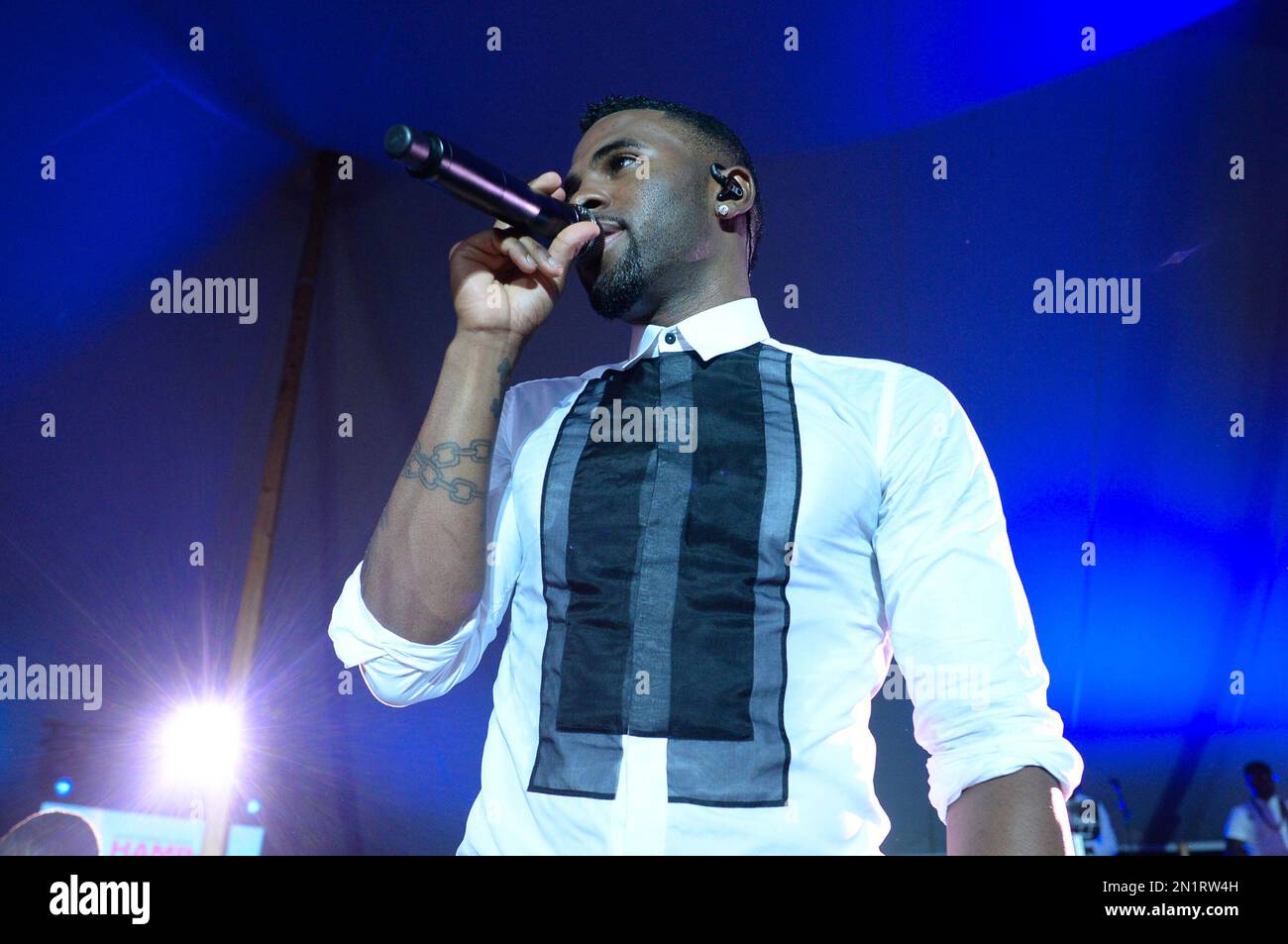 Jason Rapper Recording artist Jason Derulo performs at VH1's Save The Music ...