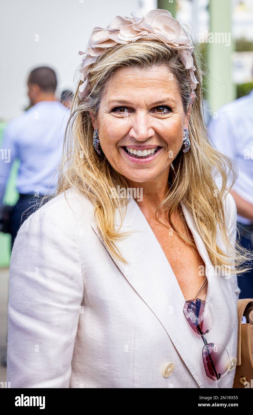 sint-maarten-queen-maxima-during-a-visit-to-the-sint-maarten-medical