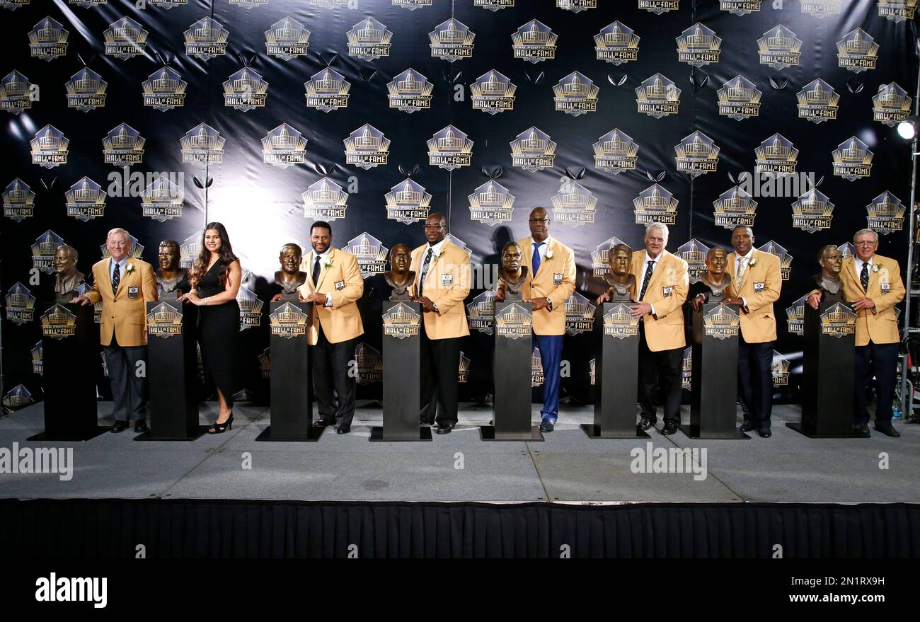 Members of the Pro Football Hall of Fame class of 2015 pose with their ...