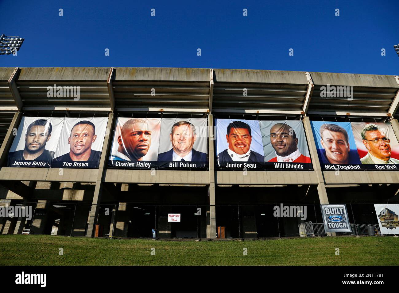 Photos of the Pro Football Hall of Fame 2015 inductees hang from Tom ...