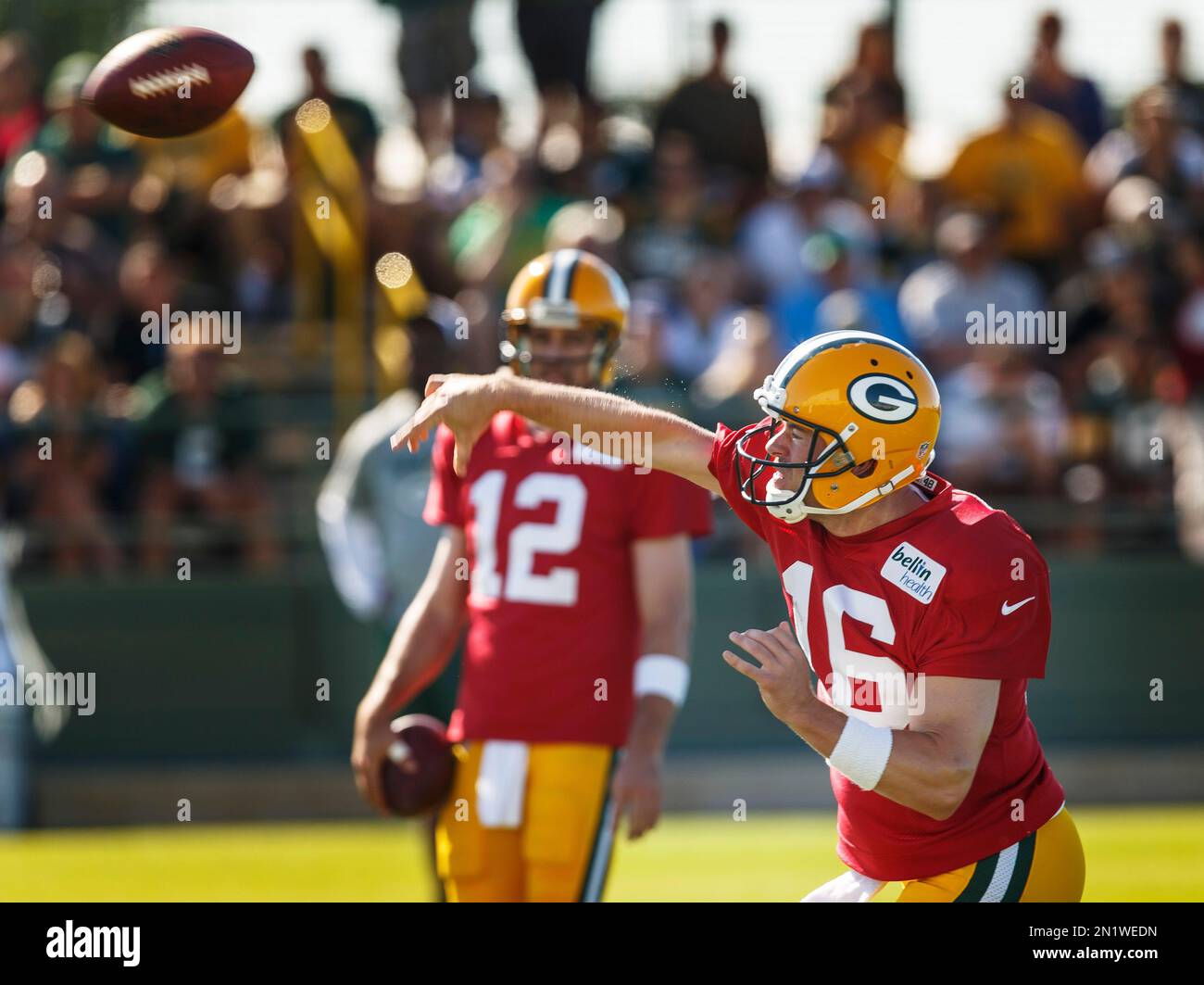 Green Bay Packers' Scott Tolzien throws a pass as Aaron Rodgers (12) looks  on during NFL football training camp, Saturday, Aug. 1 , 2015, in Green Bay,  Wis. (AP Photo/Mike Roemer Stock Photo - Alamy