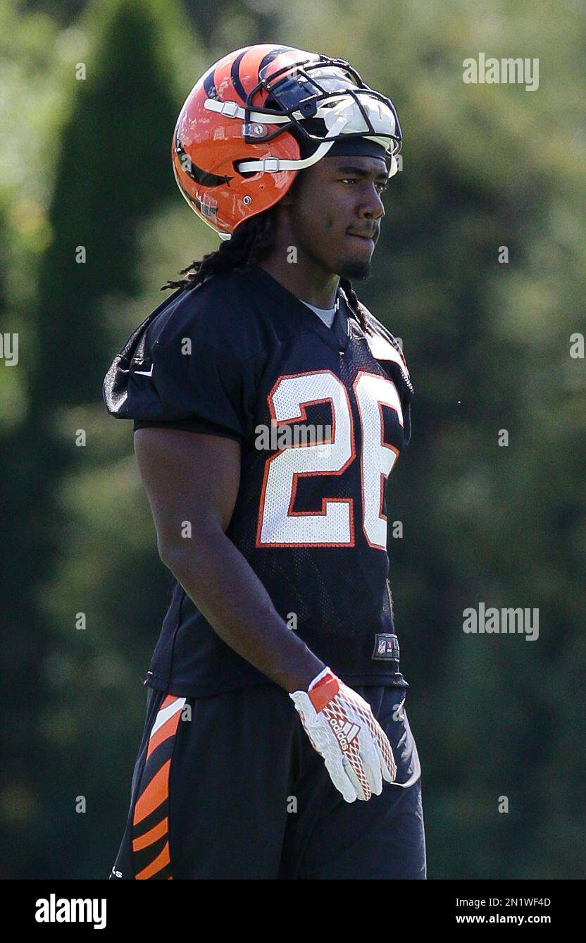 Cincinnati Bengals offensive tackle Josh Shaw (26) participates in an NFL  football training camp, Friday, July 31, 2015, in Cincinnati. (AP  Photo/John Minchillo Stock Photo - Alamy