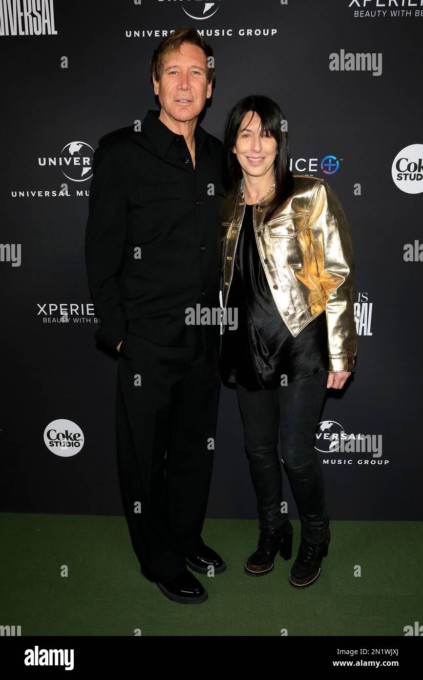 LOS ANGELES DEC 5 Dr. Lawrence Piro, Wendy Goldstein at the