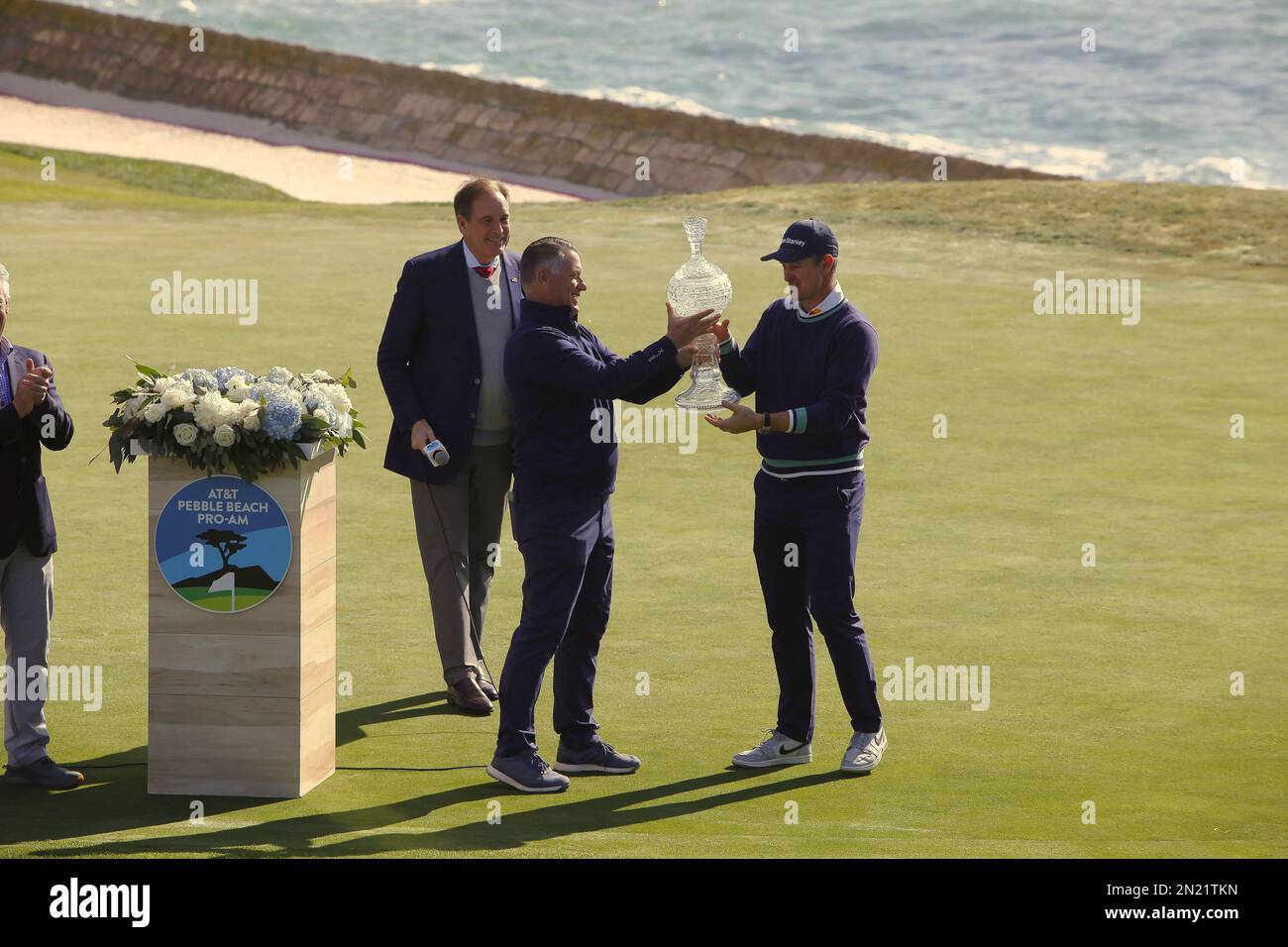 Pebble beach pro am trophy hires stock photography and images Alamy