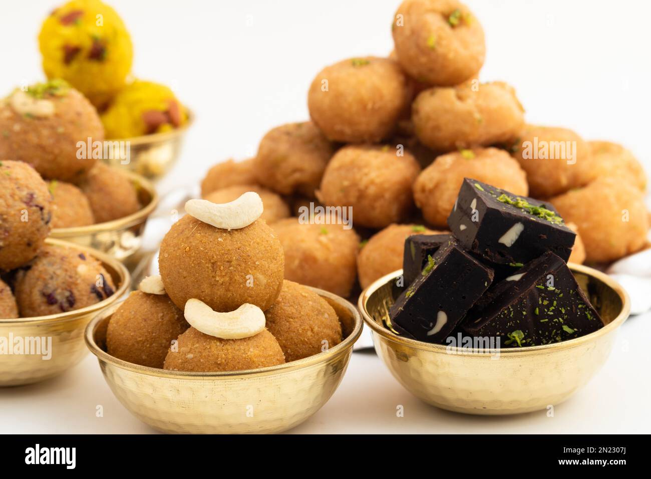 Traditional Ball Shaped Indian Mithai Besan Ke Laddu, Ladoo Or Laddoo Made from Bengal Gram Flour, Chickpeas, Dry Fruits, Nuts And Roasted In Desi Ghe Stock Photo