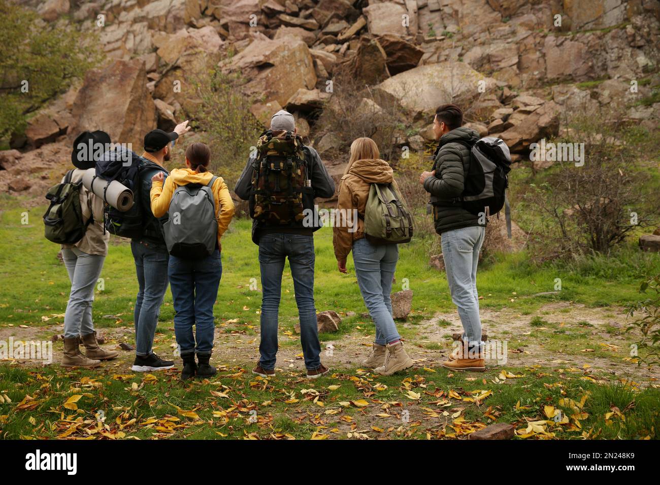 Back view male hikers hi-res stock photography and images - Alamy