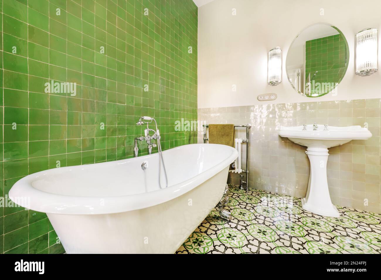free-elegant-clawfoot-bath-image-clawfoot-victorian-vintage
