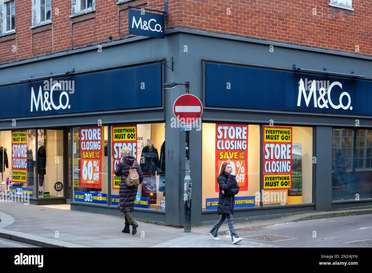 Retail store closing down hi-res stock photography and images - Alamy