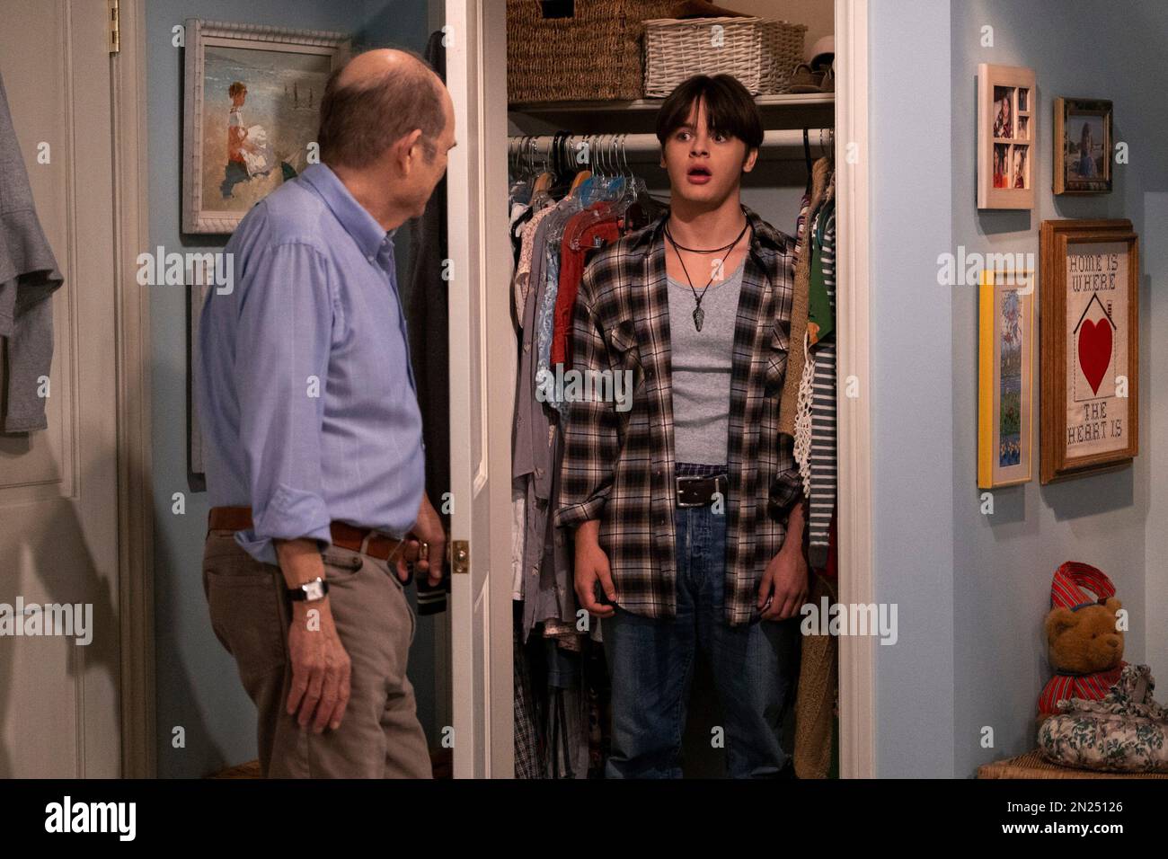 THAT '90S SHOW, (aka THAT 90S SHOW), from left Kurtwood Smith, Mace