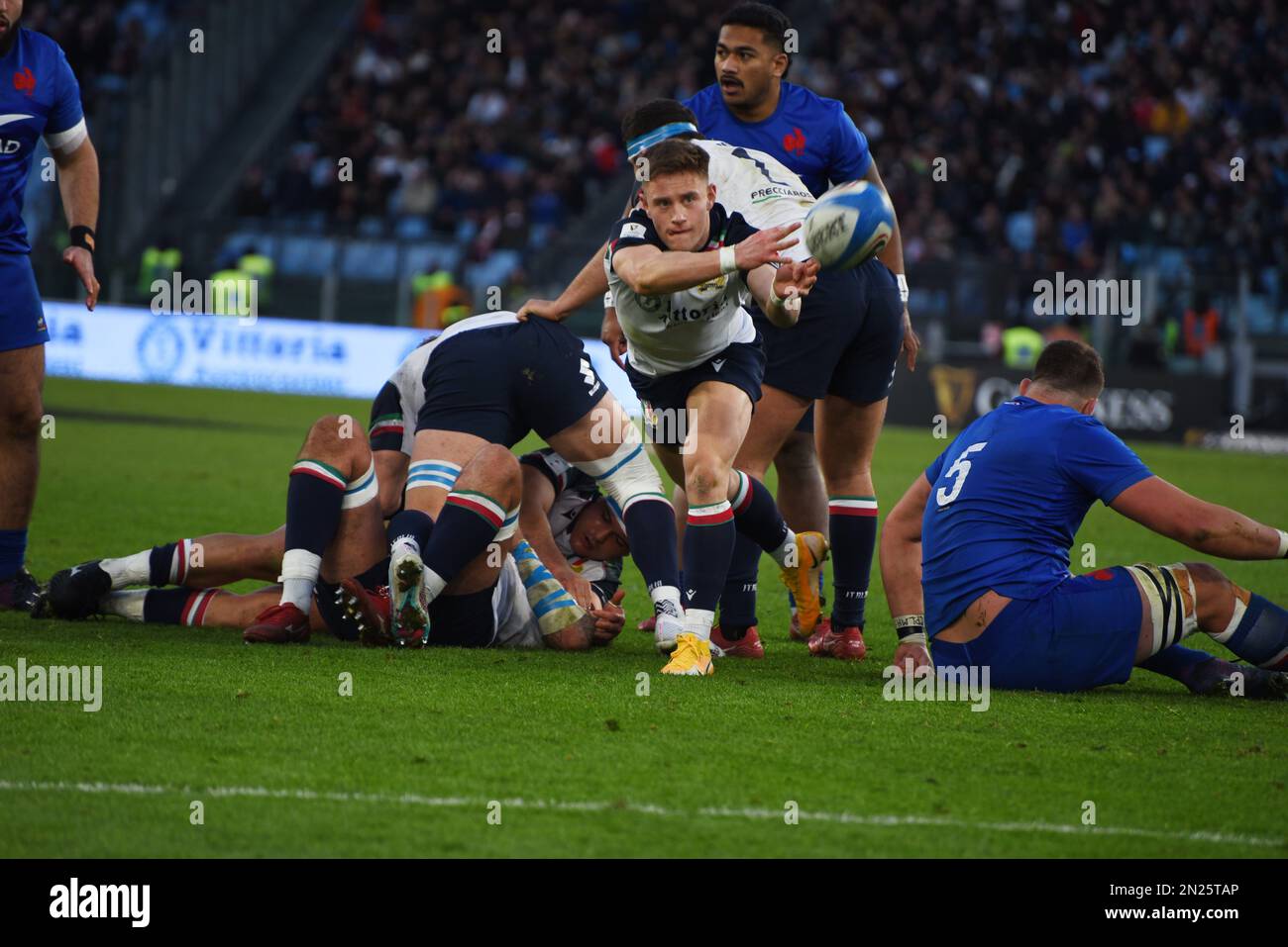 Rome, Lazio, Italy. 5th Feb, 2023. Guinness Six Nations Rugby Champioship, debut for Italy and France at Olimpic Satadium of Rome, the scrum half Stephen Varney fight for the ball, the Fance team won the match with result of 24 at 29. (Credit Image: © Pasquale Gargano/Pacific Press via ZUMA Press Wire) EDITORIAL USAGE ONLY! Not for Commercial USAGE! Stock Photo