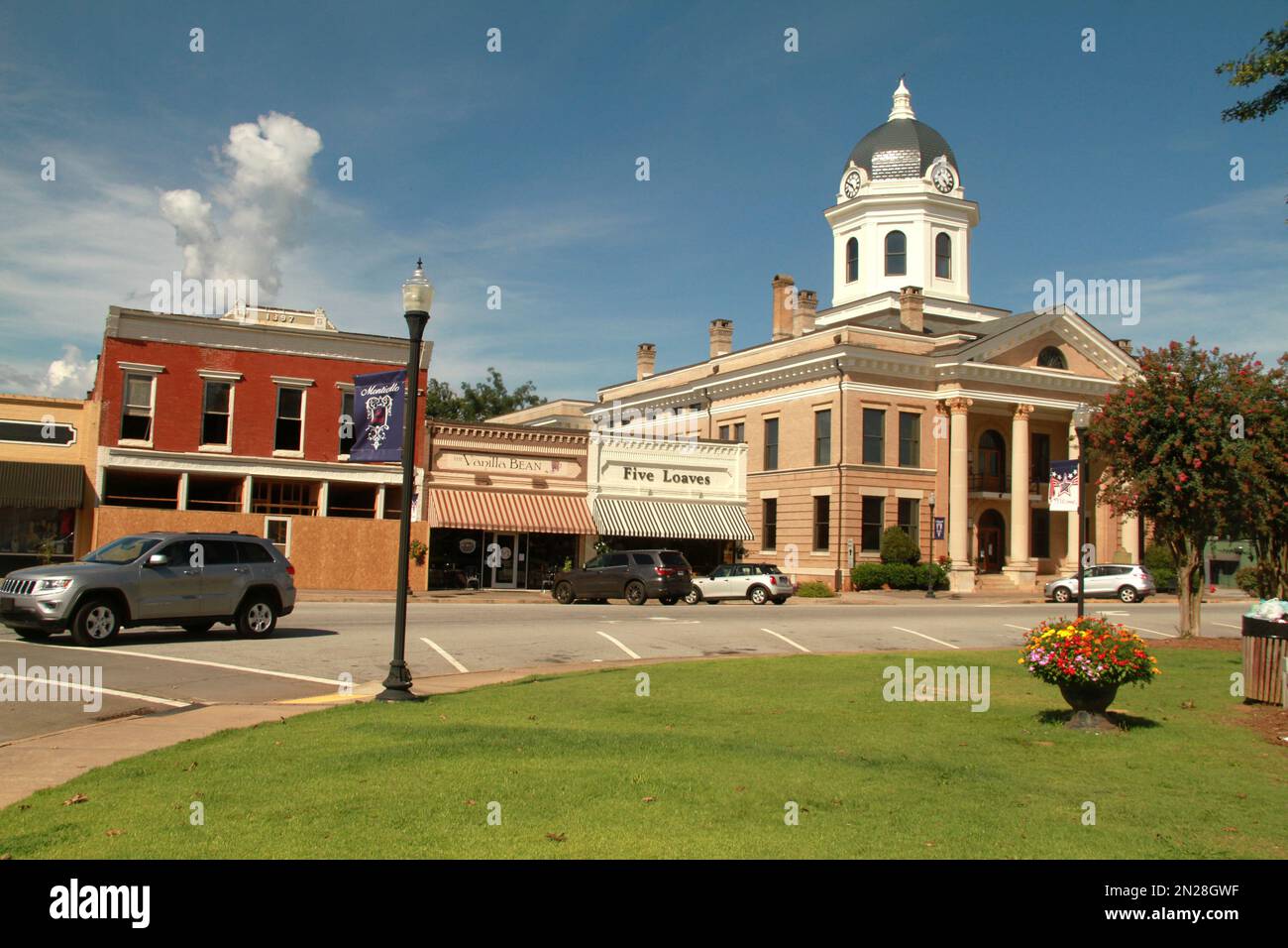 Monticello, GA, USA. Jasper County Courthouse and commercial buildings