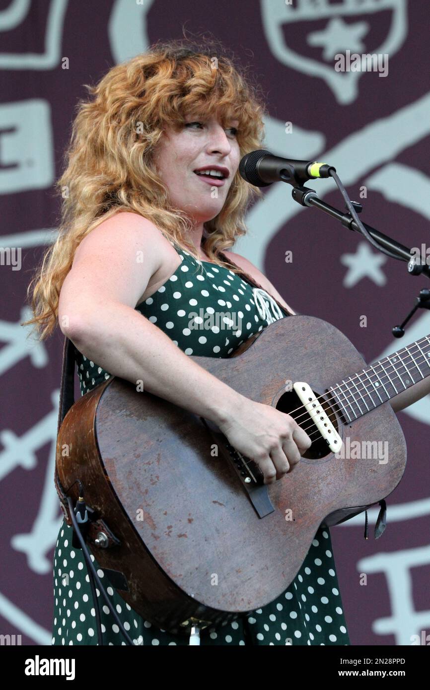 Michael Trent and Cary Ann Hearst with Shovels & Rope perform at the
