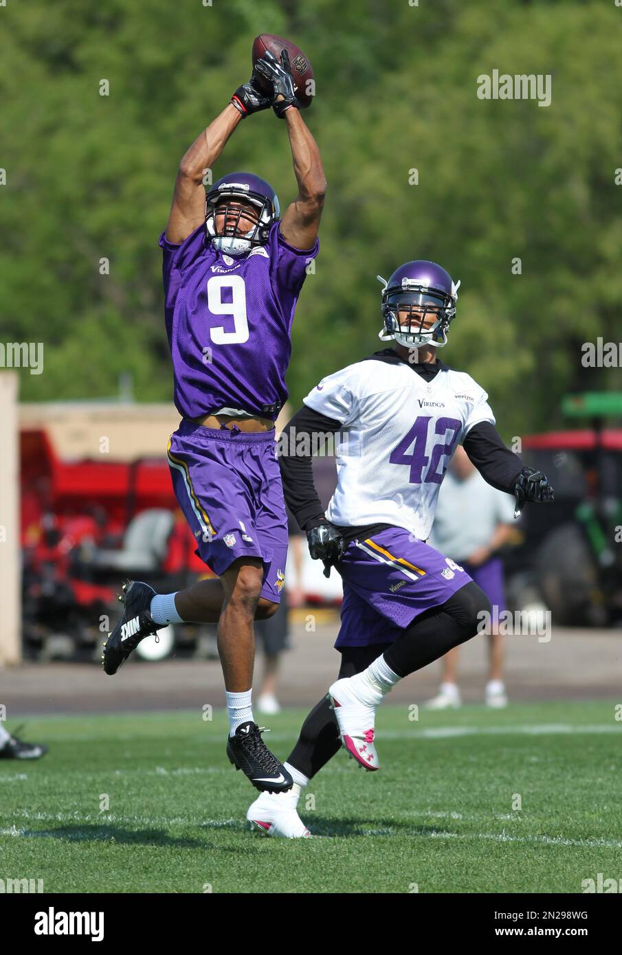 Minnesota Vikings rookie wide receiver Ihmir Smith-Marsette receives a pass  in an NFL football practice drill in June 2, 2021 in Eagan, Minn. (AP  Photo/Jim Mone Stock Photo - Alamy