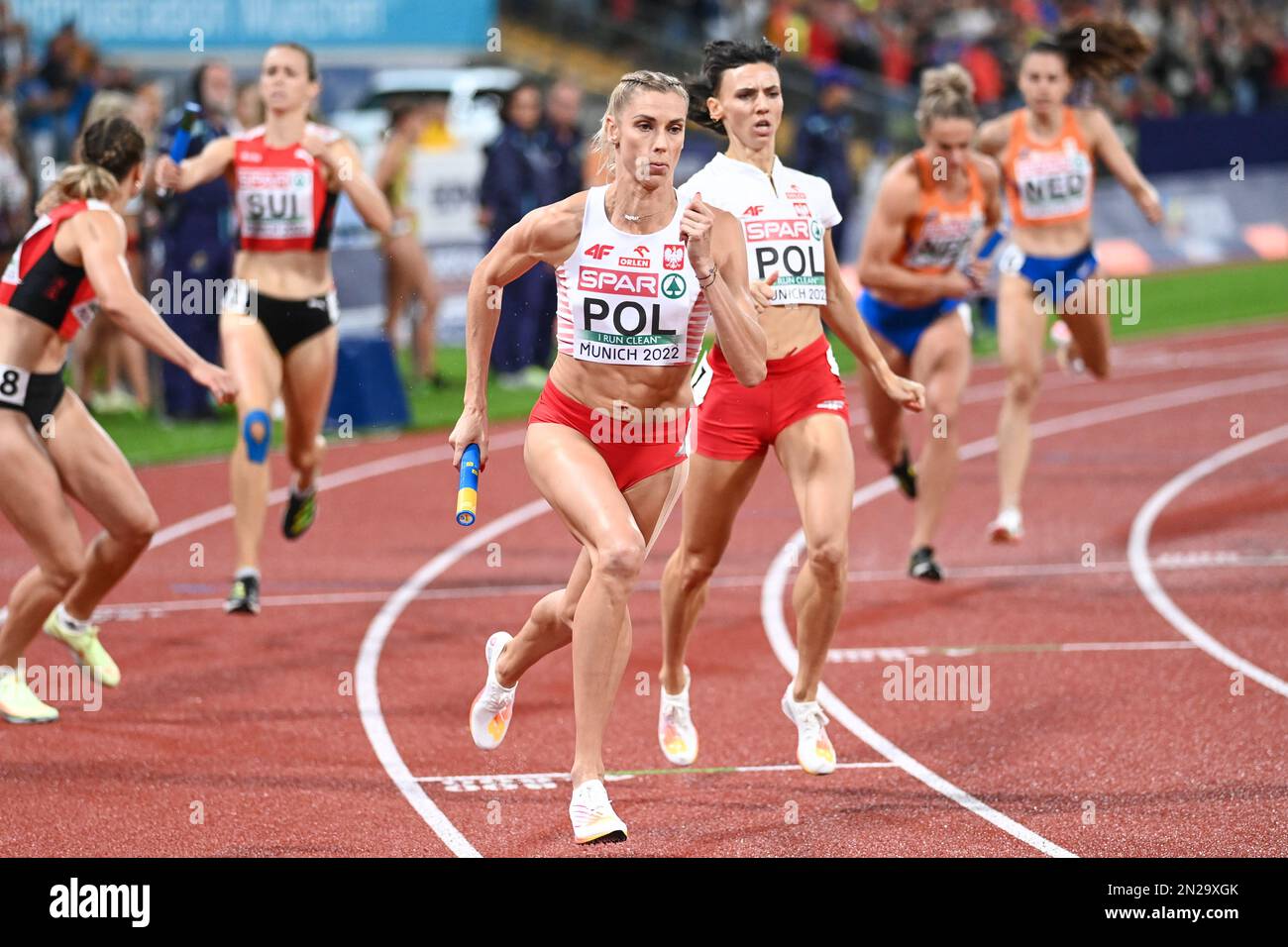 Iga Baumgart-Witan, Anna Kielbasinska (Poland). 4x400 relay race women