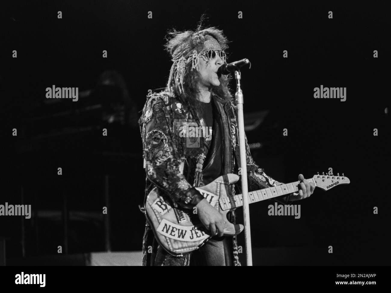 Senador como eso elefante Jon Bon Jovi of Bon Jovi in Concert 1987 in San Francisco, California.  Credit: Ross Pelton/MediaPunch Stock Photo - Alamy