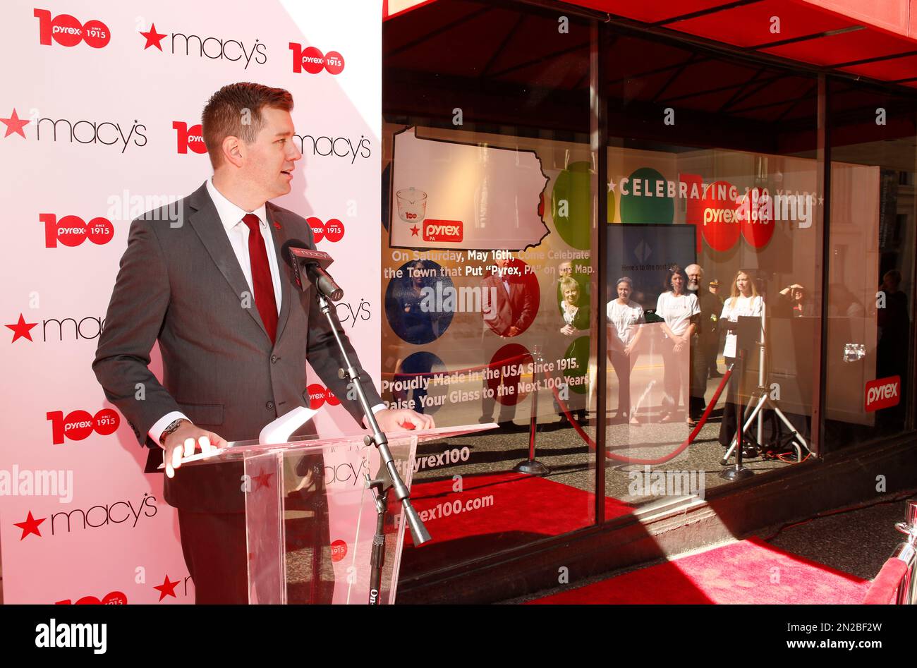 Macy's celebrates the 100th Anniversary of Pyrex with a window ...