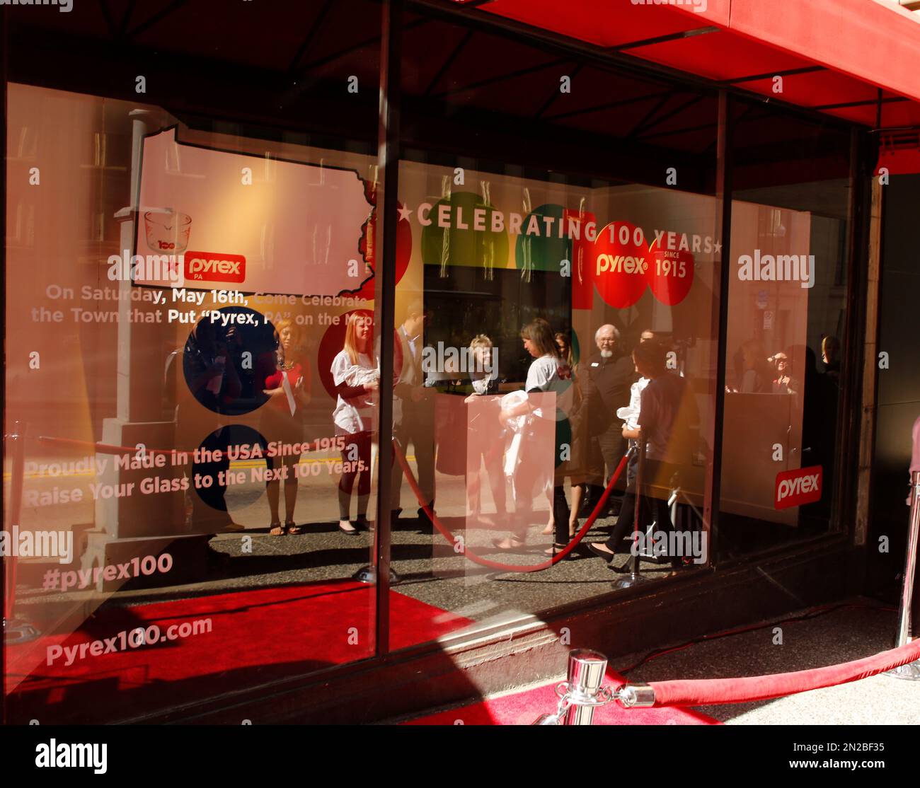 Macy's celebrates the 100th Anniversary of Pyrex with a window ...
