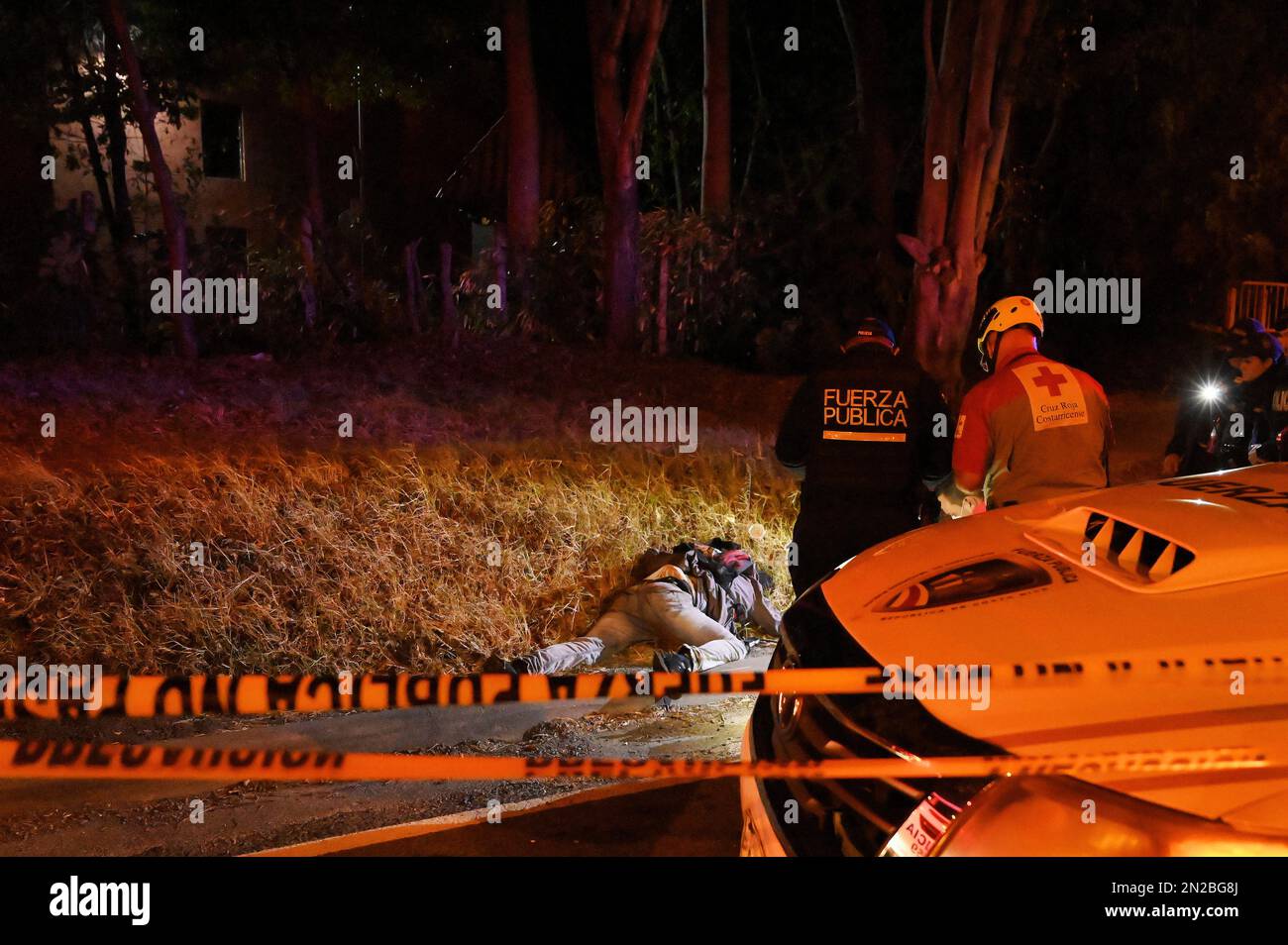 Police investigators work at the murder scene of an alleged thief that died after robbing a bus in San Jose, Costa Rica, Monday, Feb. 6, 2023. According to the authorities, the Central American nation has reached its highest murder rate since the Organization of Judicial Investigation office has kept records. (AP Photo/Carlos Gonzalez) Stock Photo