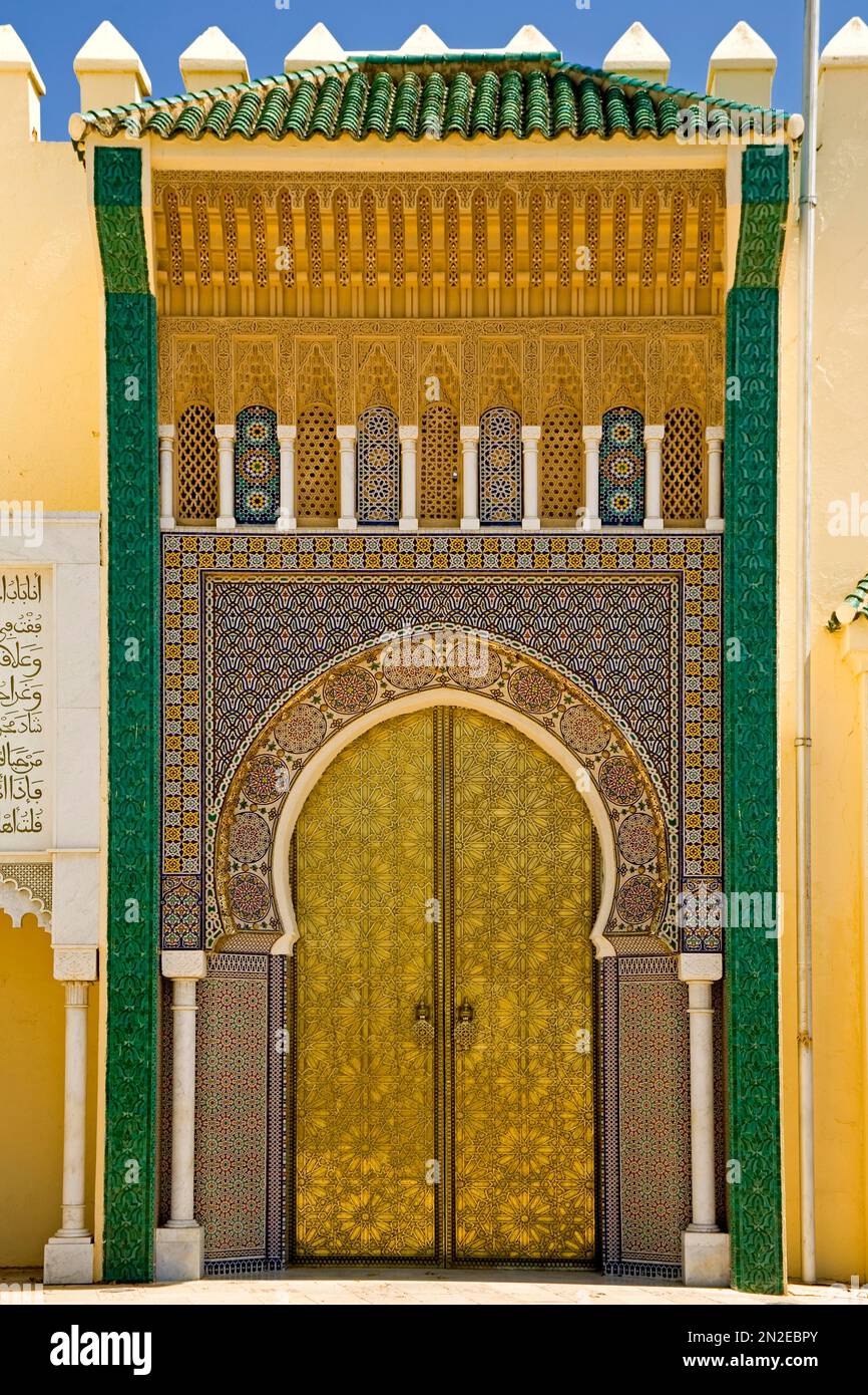 Portal Of The Royal Palace Fez Morocco Stock Photo Alamy portal-of-the-royal-palace-fez-morocco-stock-photo-alamy