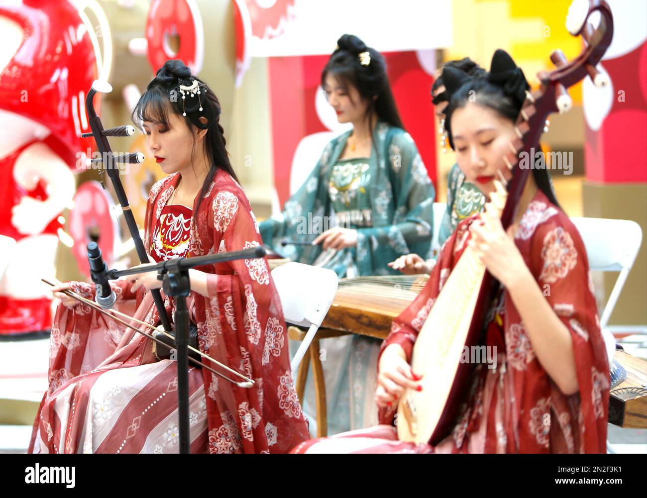 Performers wear Hanfu and play folk instruments to welcome the Lantern ...