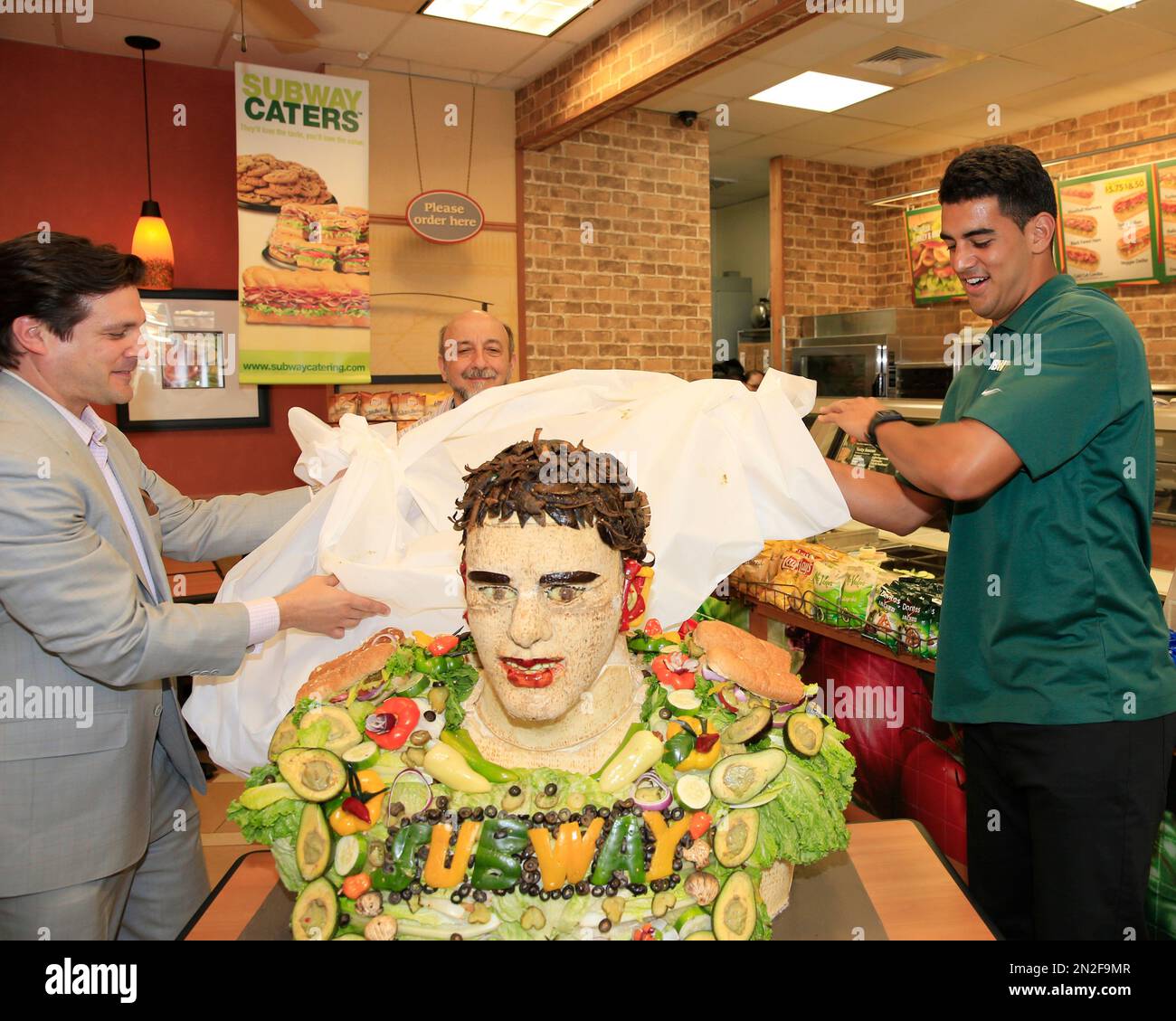 April 22, 2015 - Marcus Mariota holds a Subway #8 Jersey during a press  conference announcing his signing with Subway at Subway in Honolulu, HI  Stock Photo - Alamy