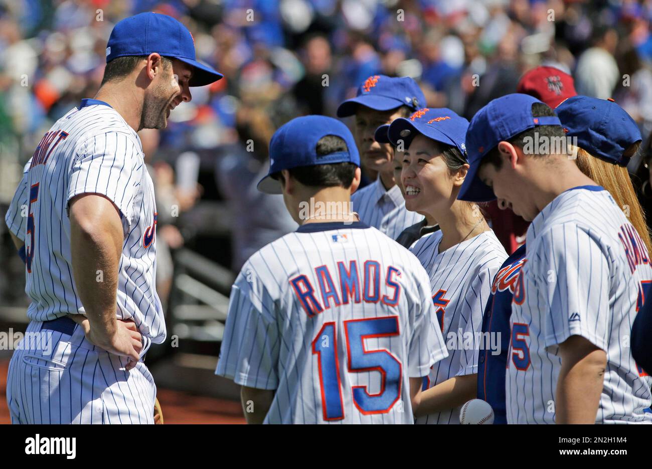 New York Mets David Wright, left, talks to family members of New York City  Police Detective Wenjian Liu and Rafael Ramos before they threw out the  ceremonial first pitch before the start
