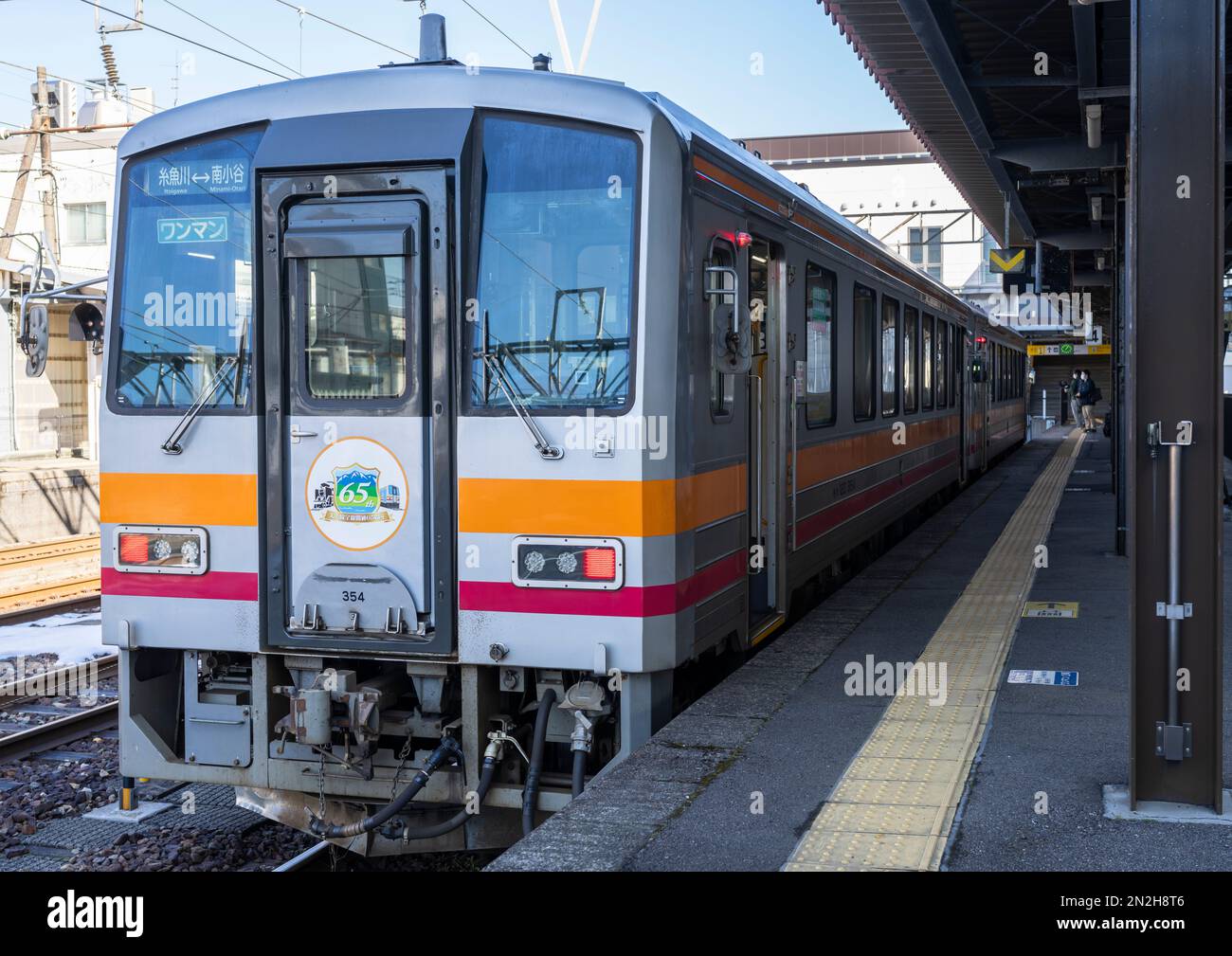 A JR West 125 Series train at HIgashi-Maizuru Station in