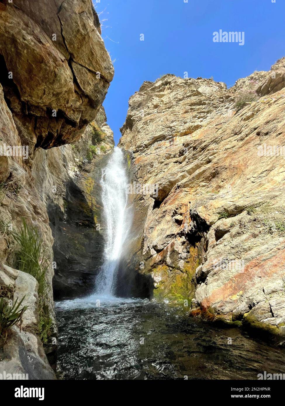 A flowing waterfall surrounded by Ladakh & Zanskar mountains Stock ...