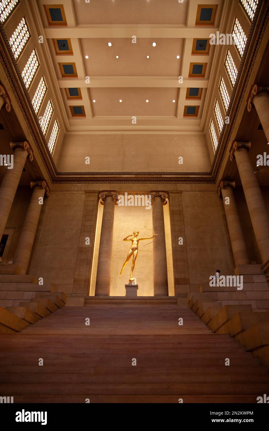 Philadelphia Museum of Art, Statue of Diana at Top of Cenrral Stairs in Philadelphia, USA
