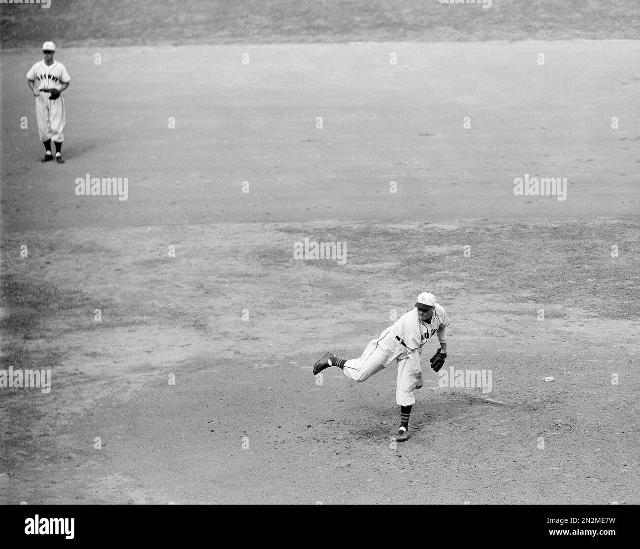 Dizzy Dean, making his 1947 baseball debut with the St. Louis Browns,  demonstrates his old form against the Chicago White Sox at Sportsman's Park  in St. Louis, Mo., Sept. 29, 1947. (AP