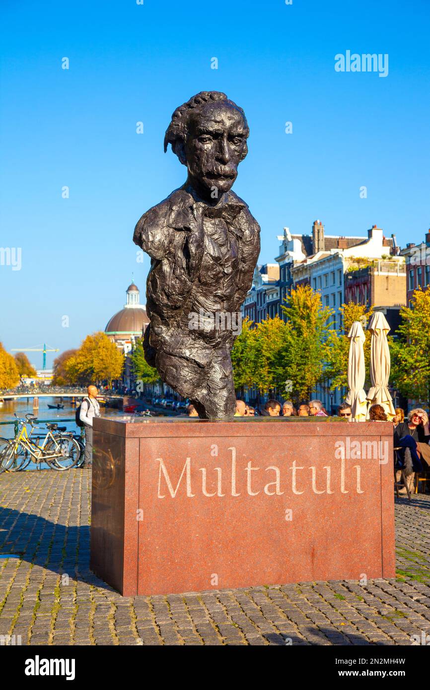 Statue of Dutch writer Multatuli (Eduard Douwes Dekker) over the Singel canal, Amsterdam, Netherlands Stock Photo