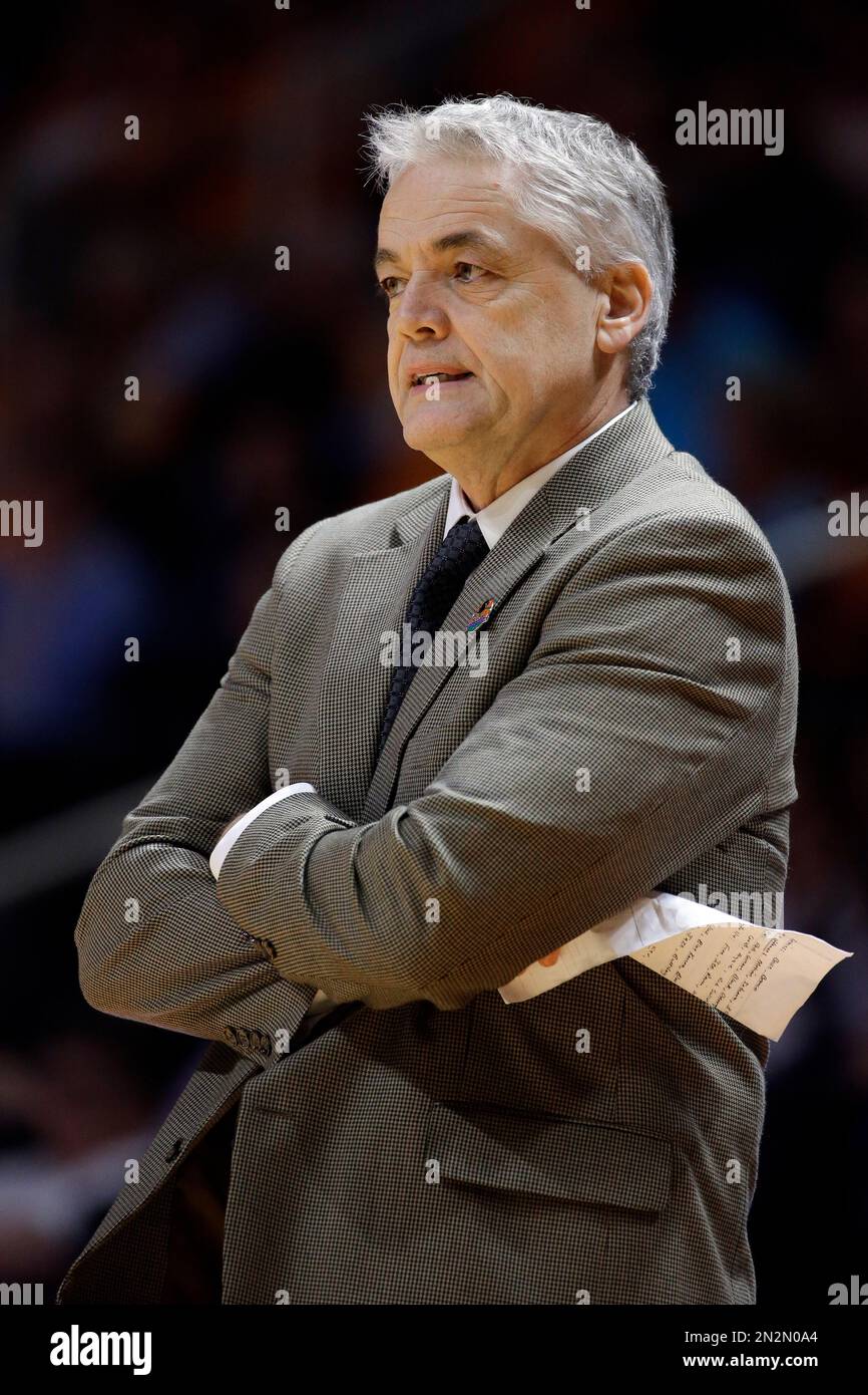 Boise State head coach Gordy Presnell watches from the bench in the ...