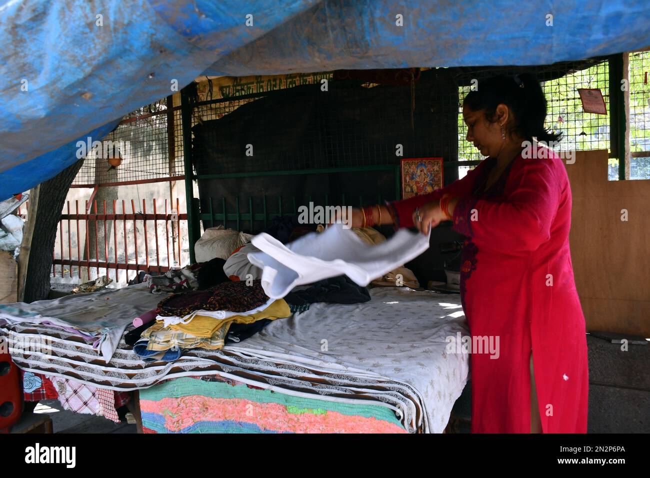 East Delhi, Patpar Gunj, India. 7th Feb, 2023. A women ironing with Steam Iron on clothes in the road side shade shops (Credit Image: © Ravi Batra/ZUMA Press Wire) EDITORIAL USAGE ONLY! Not for Commercial USAGE! Stock Photo