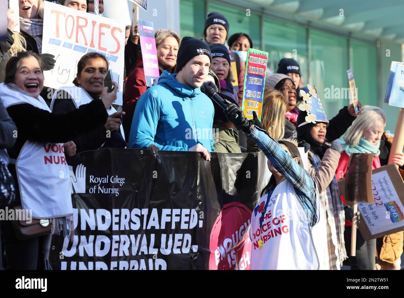 London, UK, 7th February 2023. Striking nurses on the picket line outside UCH on their 2nd day of industrial action this week. A health minister insisted that there would be no re-examination of NHS pay for this year. Credit : Monica Wells/Alamy Live News Stock Photo