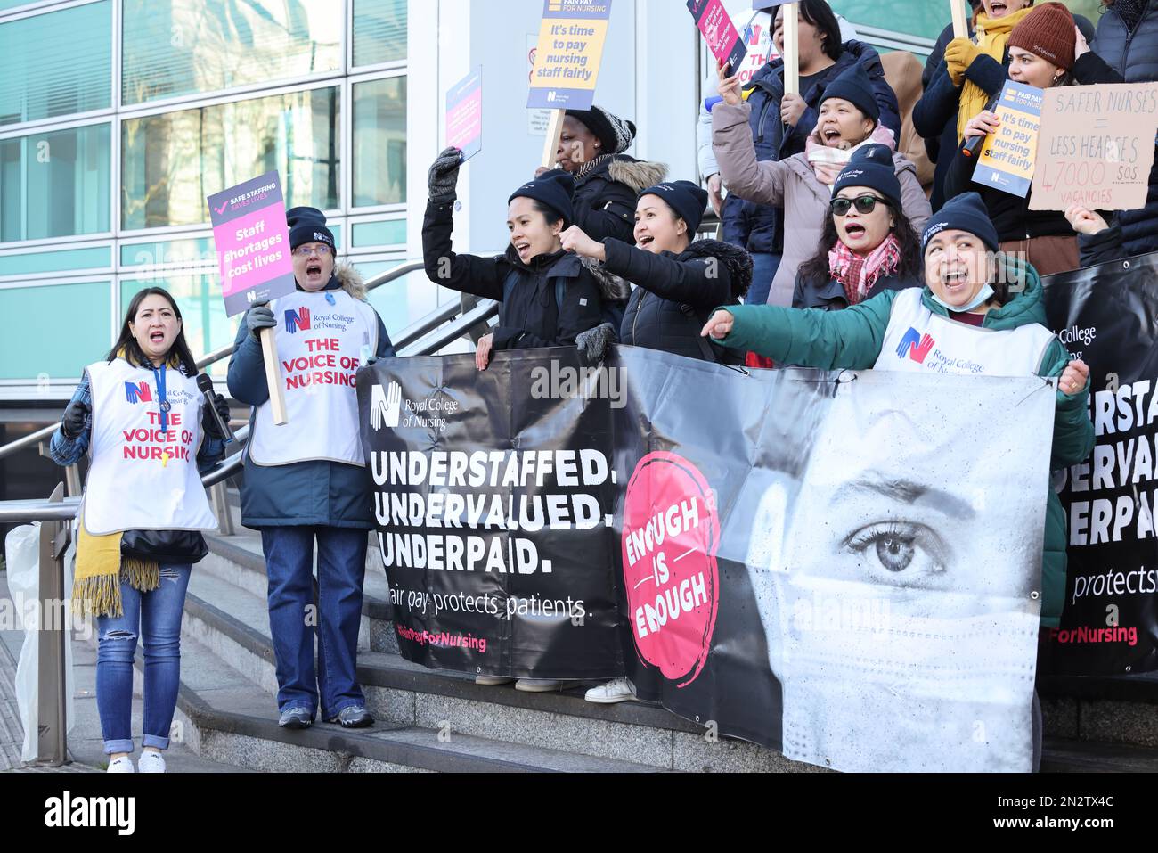 London, UK, 7th February 2023. Striking nurses on the picket line outside UCH on their 2nd day of industrial action this week. A health minister insisted that there would be no re-examination of NHS pay for this year. Credit : Monica Wells/Alamy Live News Stock Photo