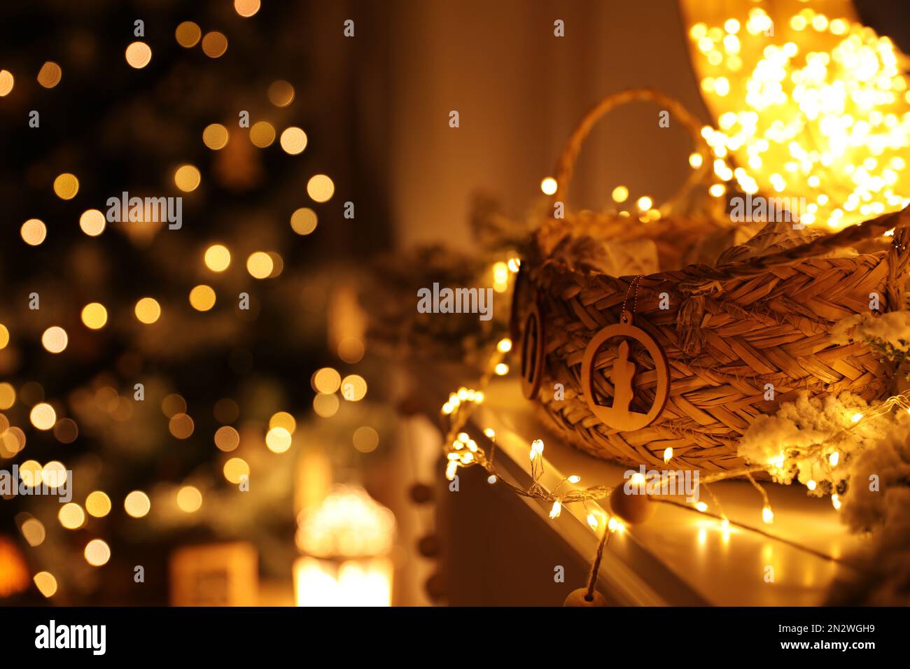 Color mantel hi-res stock photography and images - Alamy