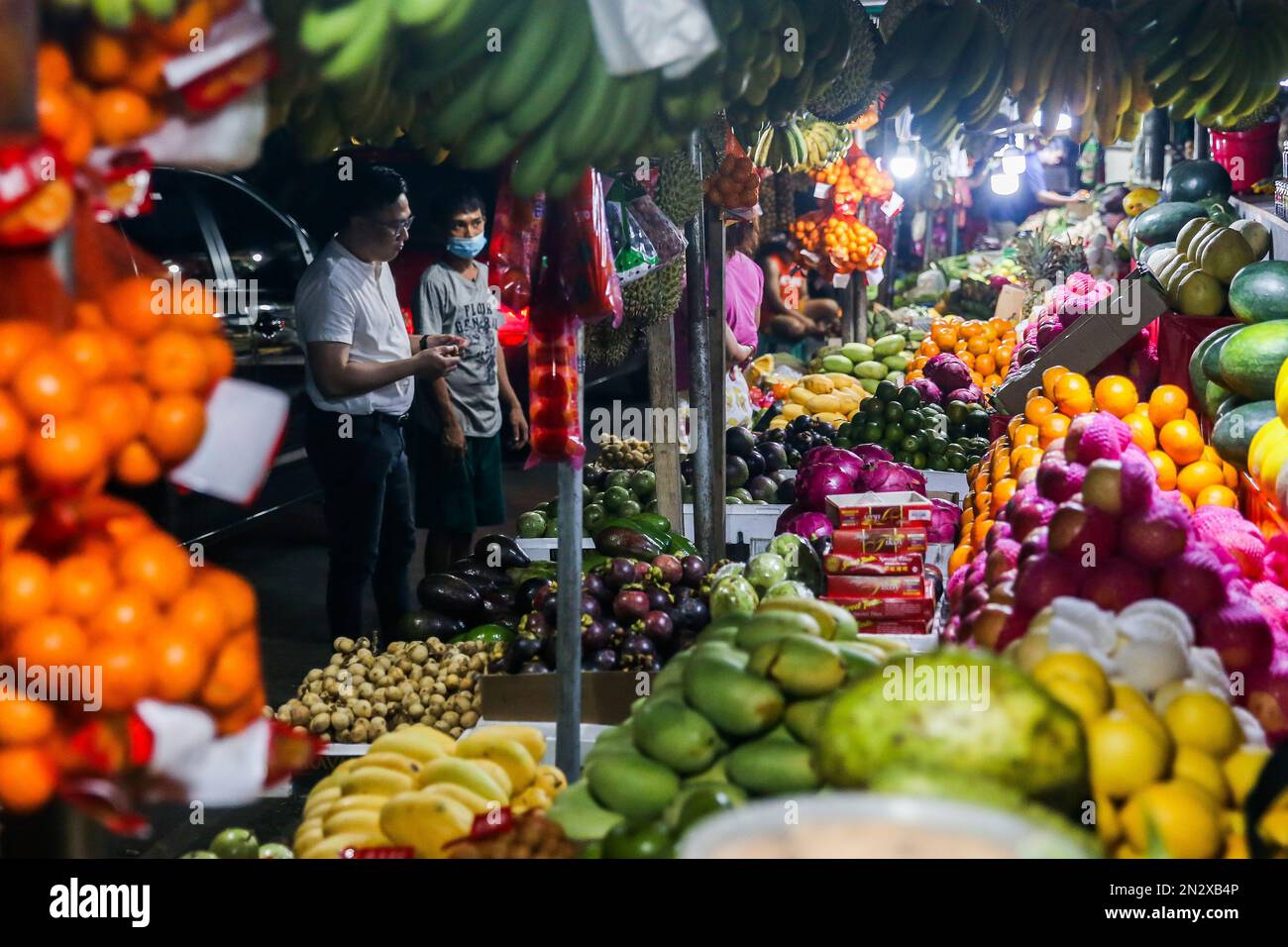 Quezon City, Philippines. 7th Feb, 2023. Fruits are seen at a market in Quezon City, the Philippines, Feb. 7, 2023. Inflation in the Philippines accelerated to 8.7 percent in January year-on-year, the highest monthly rate since November 2008, the Philippine Statistics Authority (PSA) said on Tuesday. Credit: Rouelle Umali/Xinhua/Alamy Live News Stock Photo