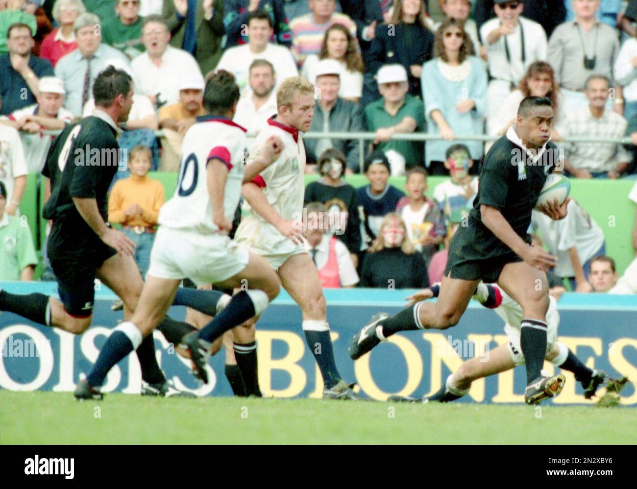 jonah-lomu-of-new-zealand-heads-for-the-england-goal-line-during-the