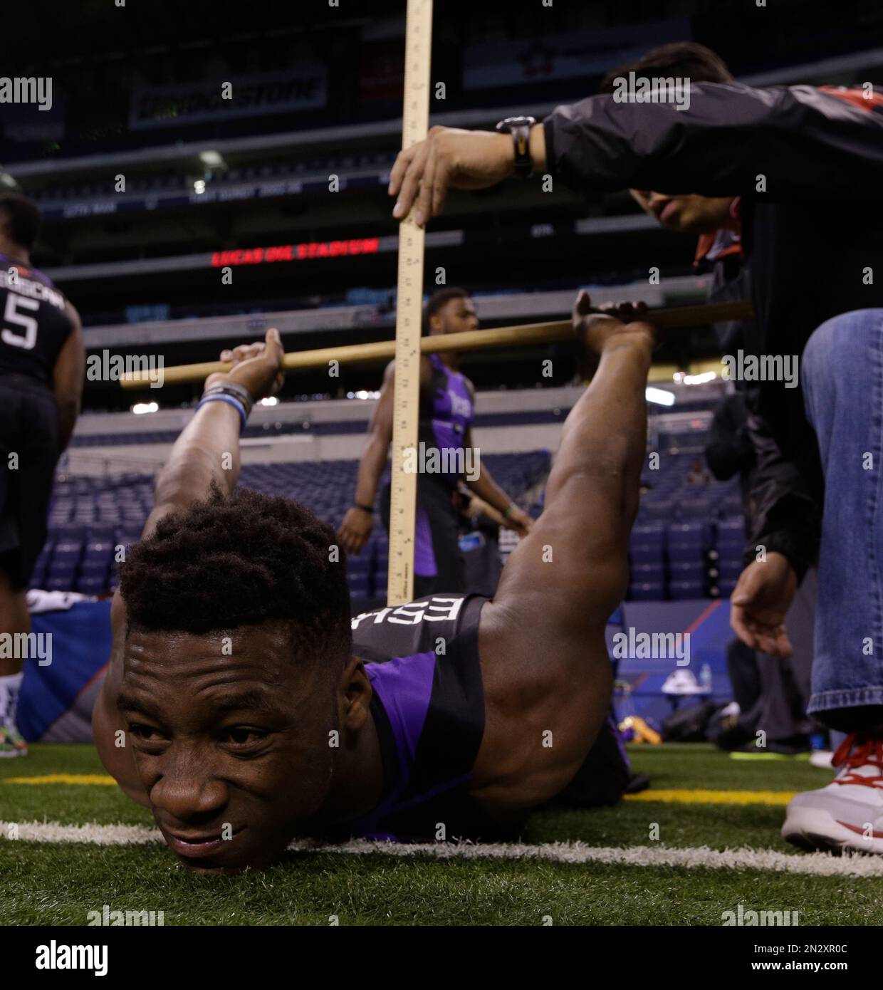 Syracuse defensive back Durell Eskridge stretches before drills at the ...