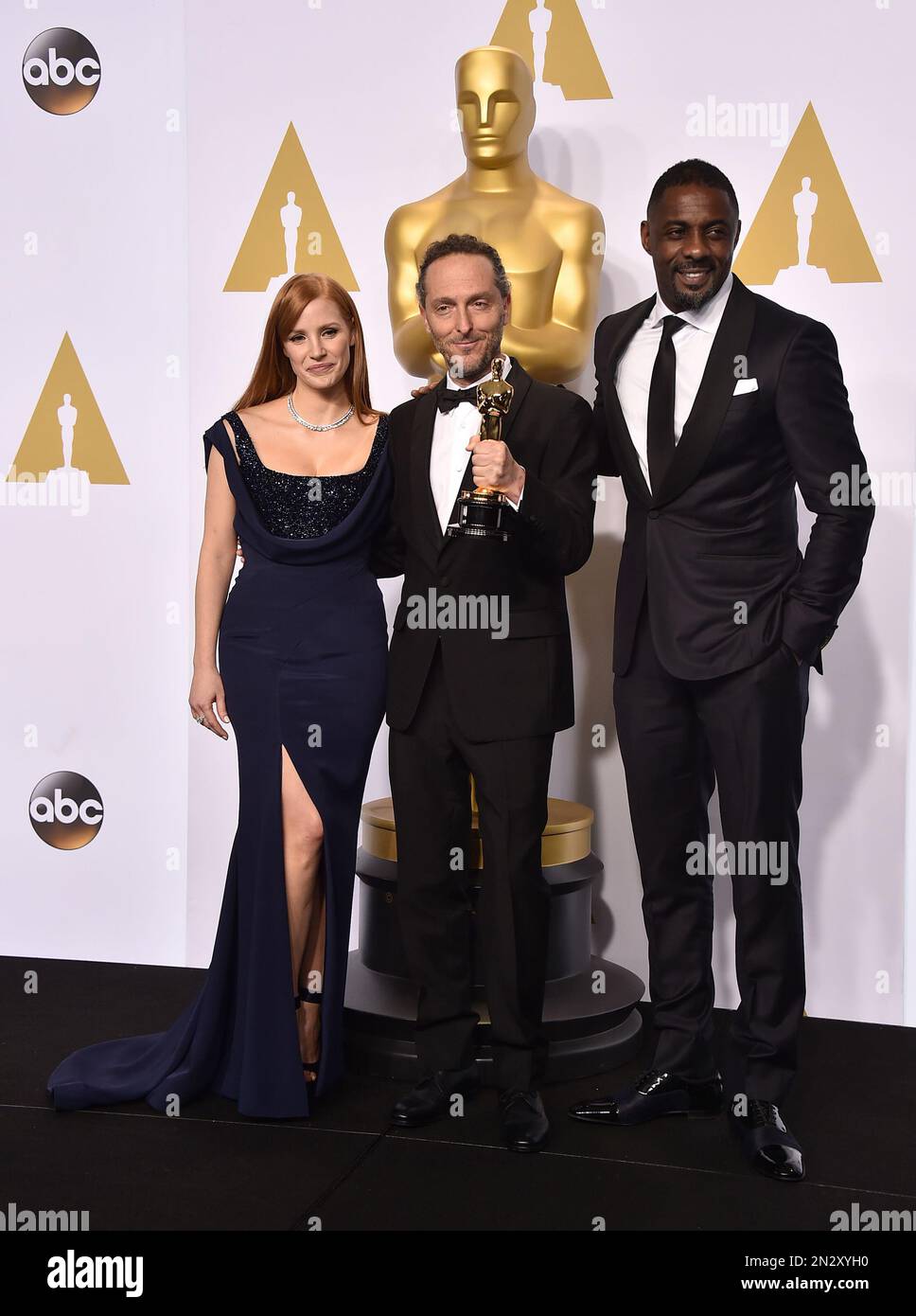 Jessica Chastain, and from left, Emmanuel Lubezki and Idris Elba pose(02)