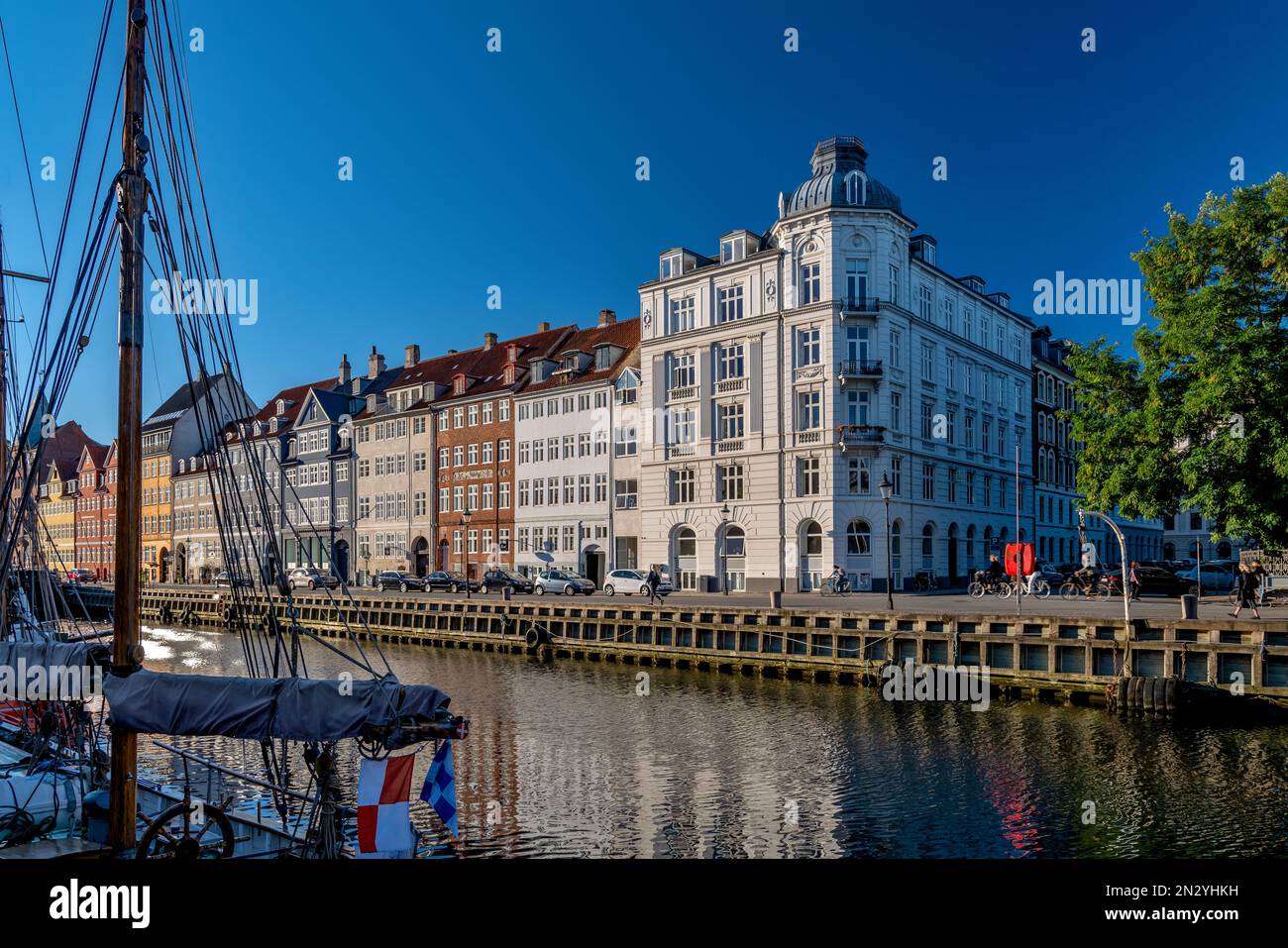 Skyline nyhavn historical channel hi-res stock photography and images ...