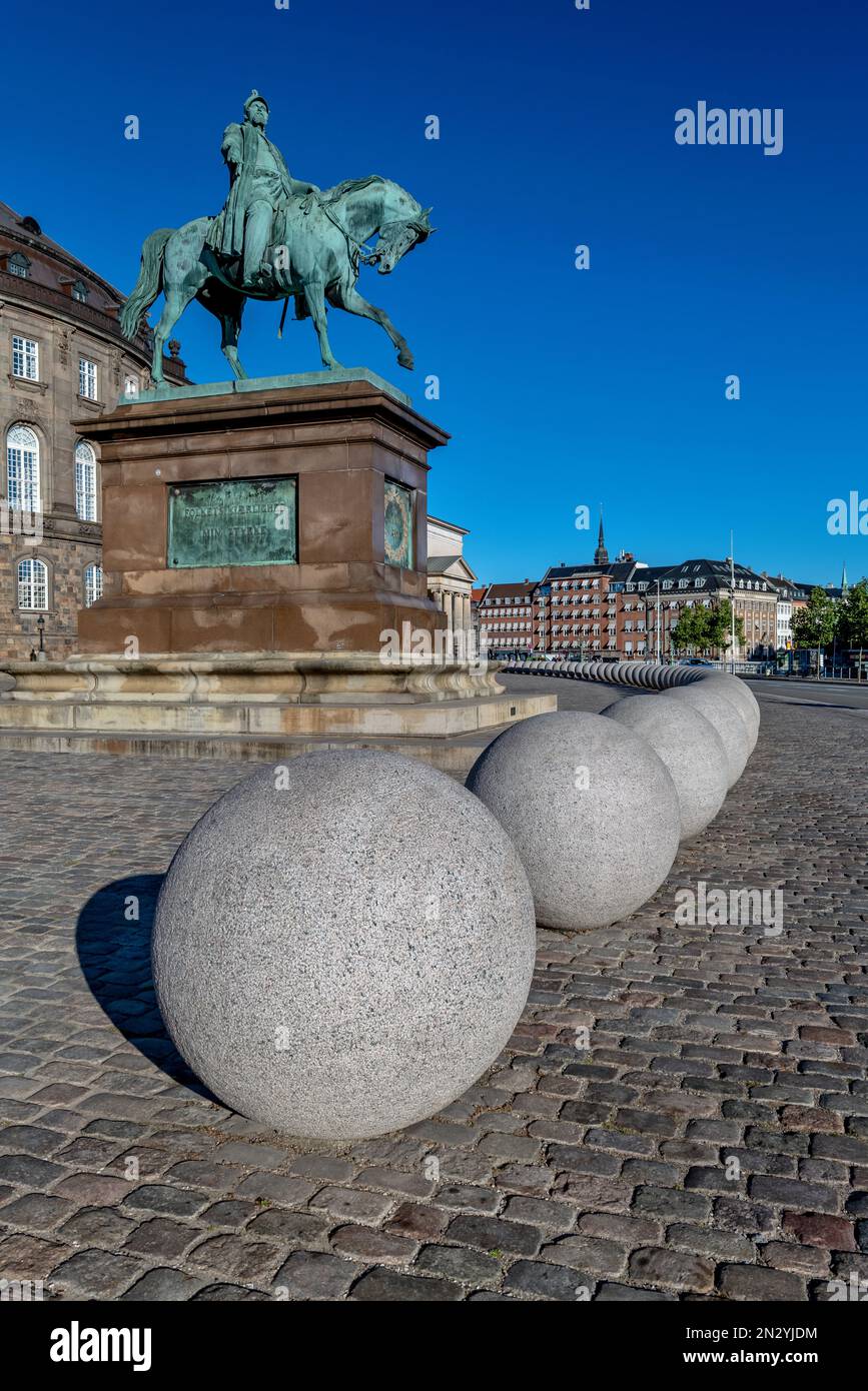 frederik d 7 statue