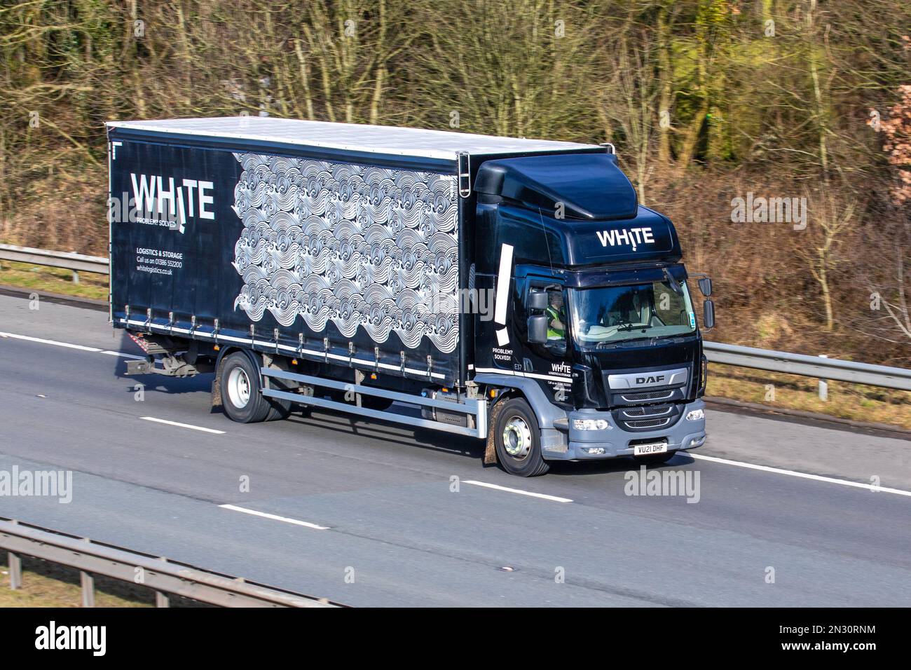 WHITE Logistics & Storage DAF LF 250 FA 18T 6700cc Diesel truck