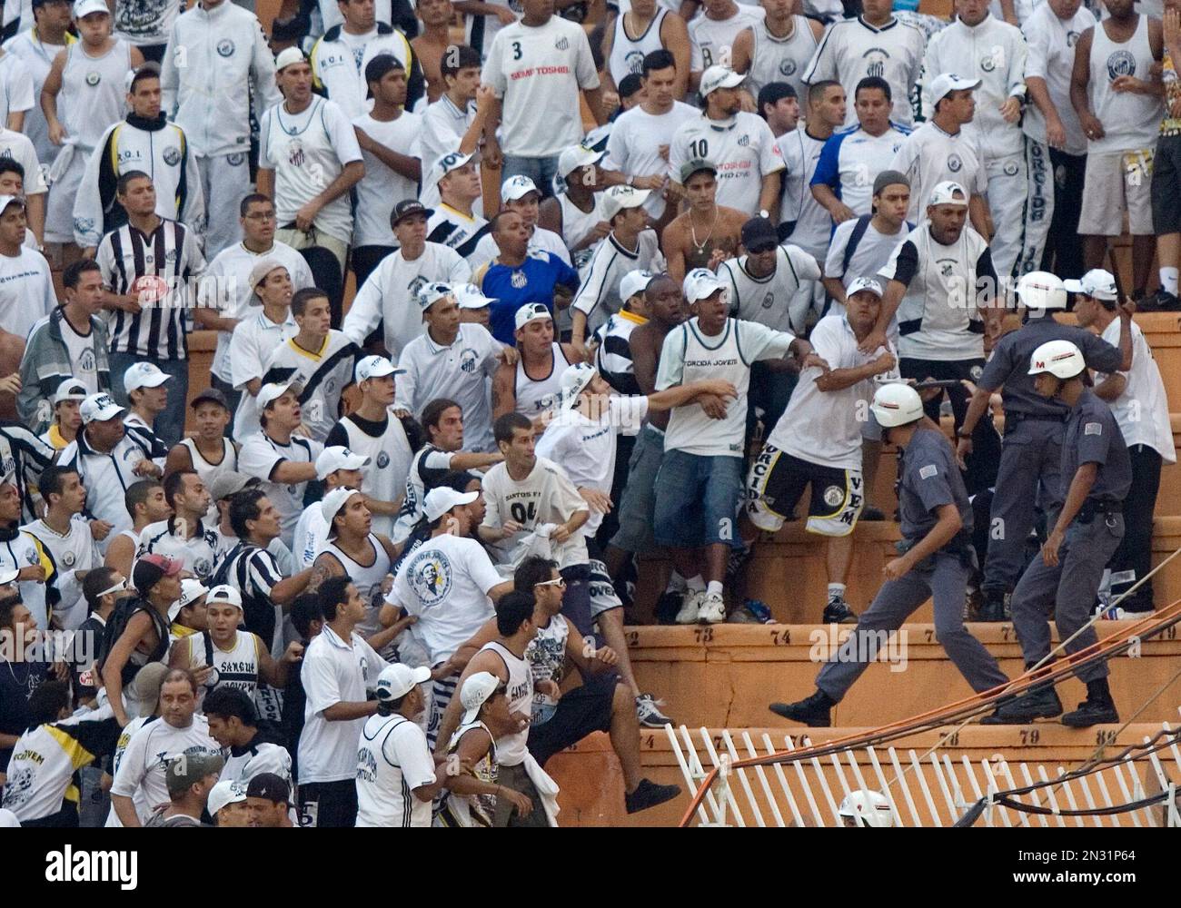 FILE - In This March 22, 2009, File Photo, Police Approach Santos ...